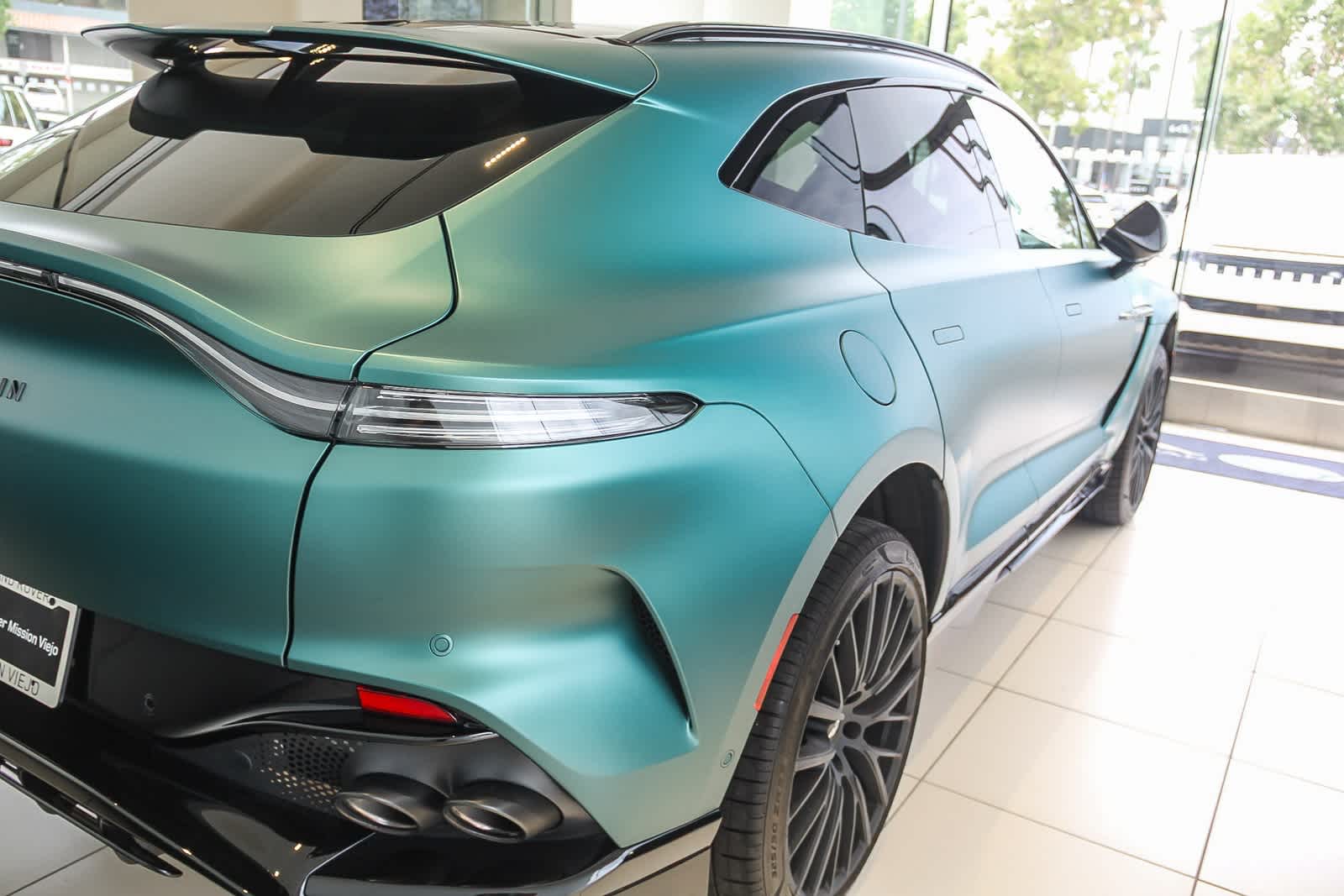 Thumbnail: 2025 Aston Martin DBX - 8