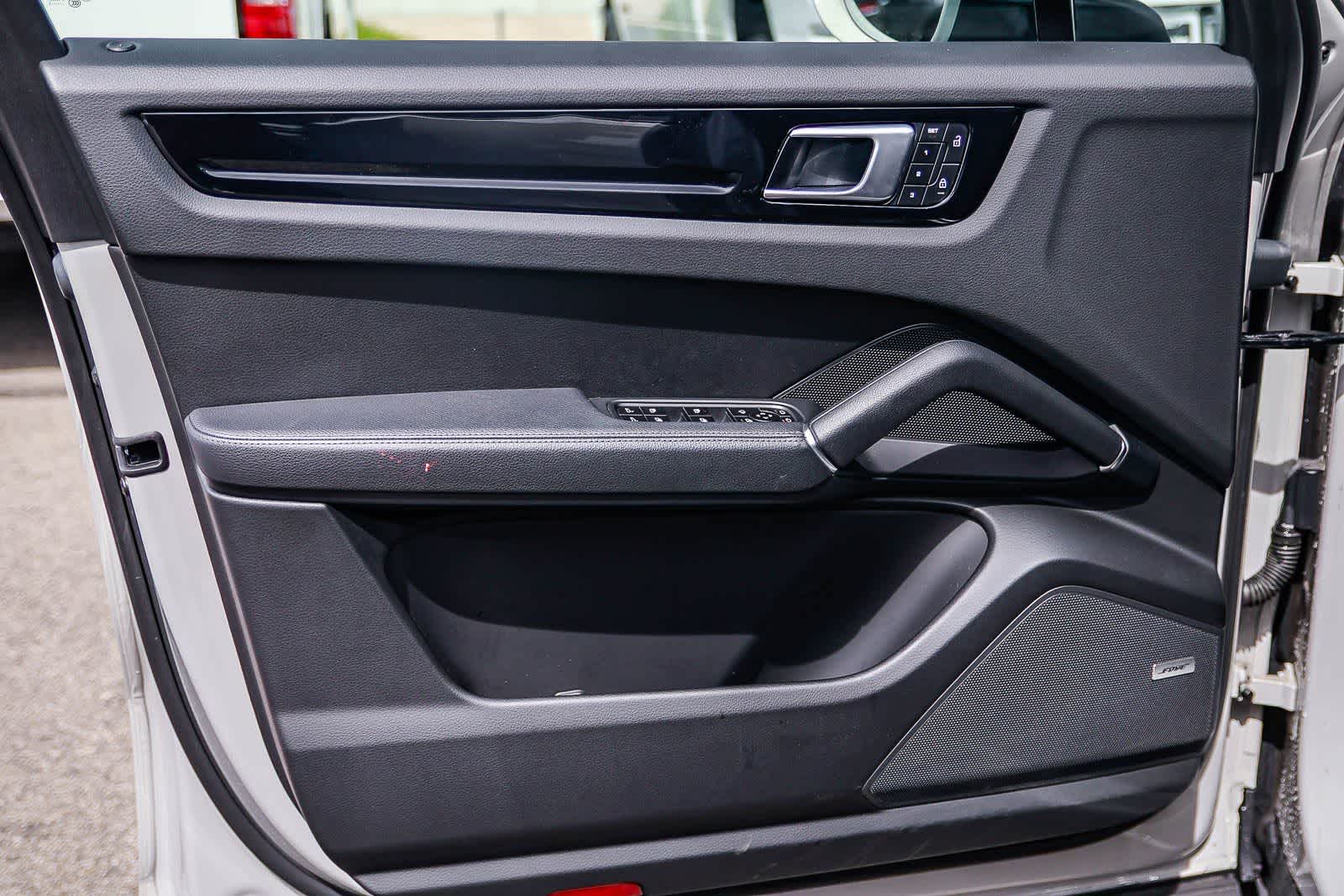 Thumbnail: 2022 Porsche Cayenne - 21