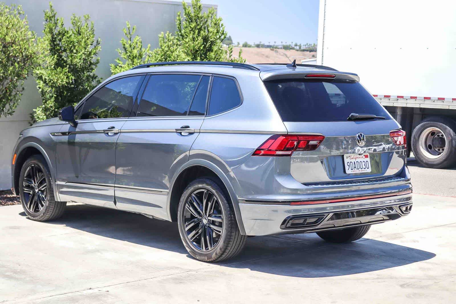 Thumbnail: 2022 Volkswagen Tiguan - 3