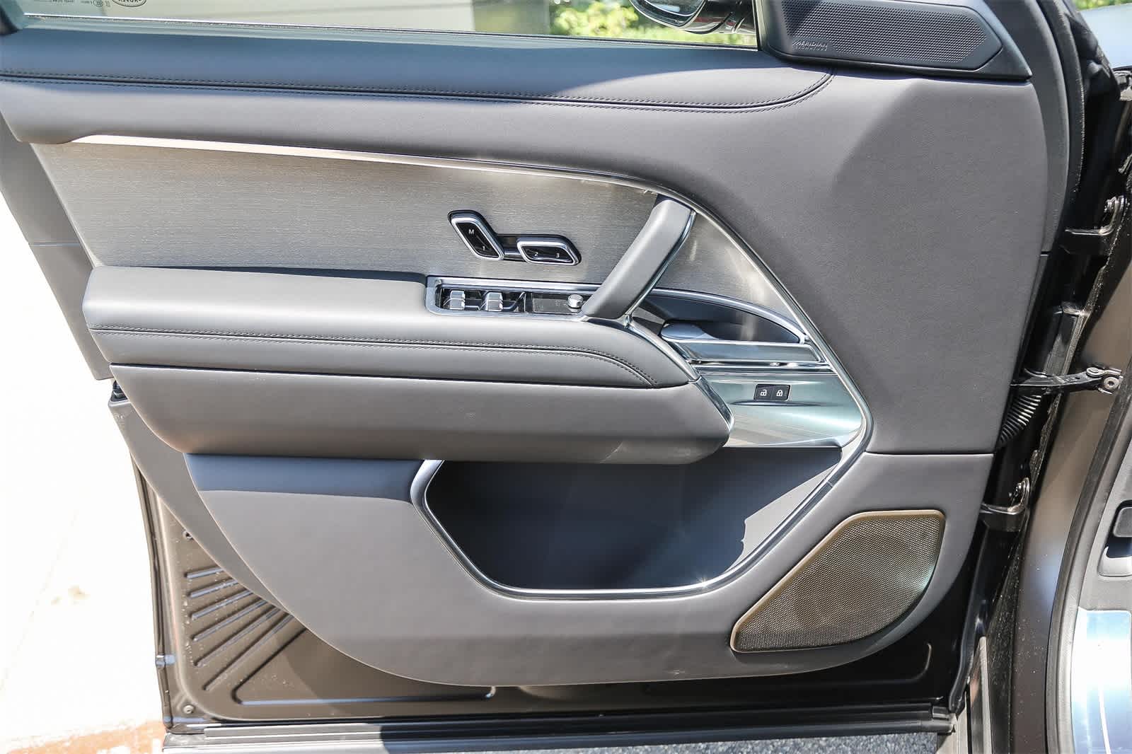 Thumbnail: 2025 Land Rover Range Rover - 26