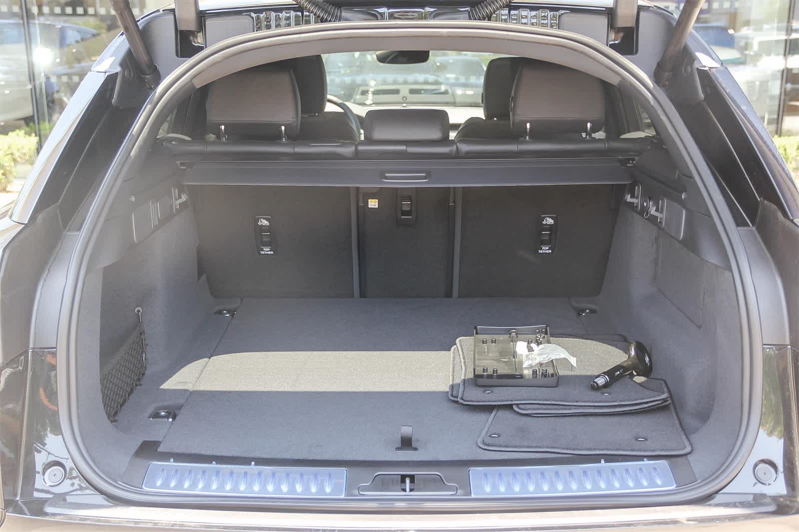 Thumbnail: 2026 Land Rover Range Rover Velar - 22