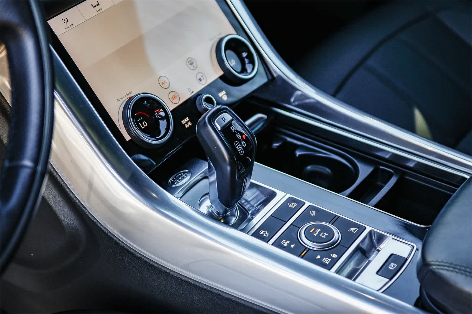 Thumbnail: 2020 Land Rover Range Rover Sport - 20