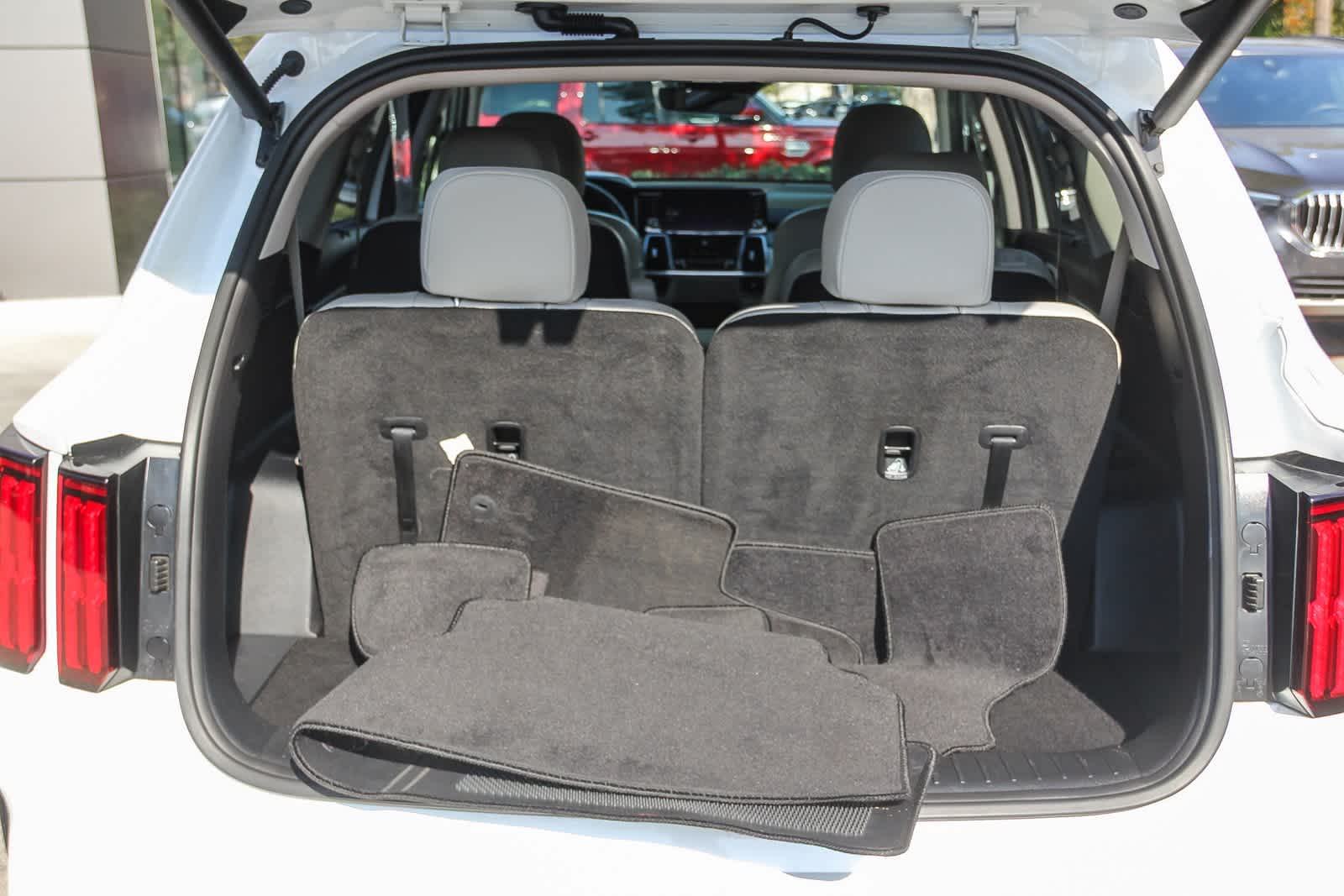 Thumbnail: 2023 Kia Sorento - 22