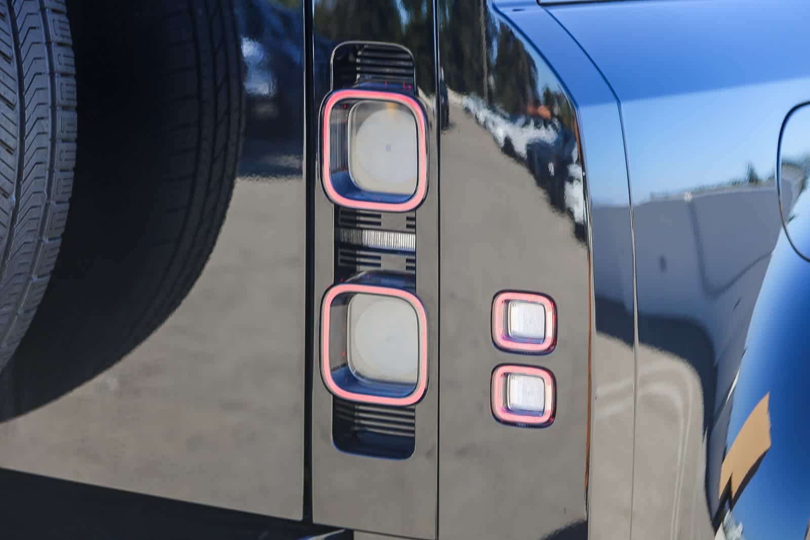 Thumbnail: 2025 Land Rover Defender - 9