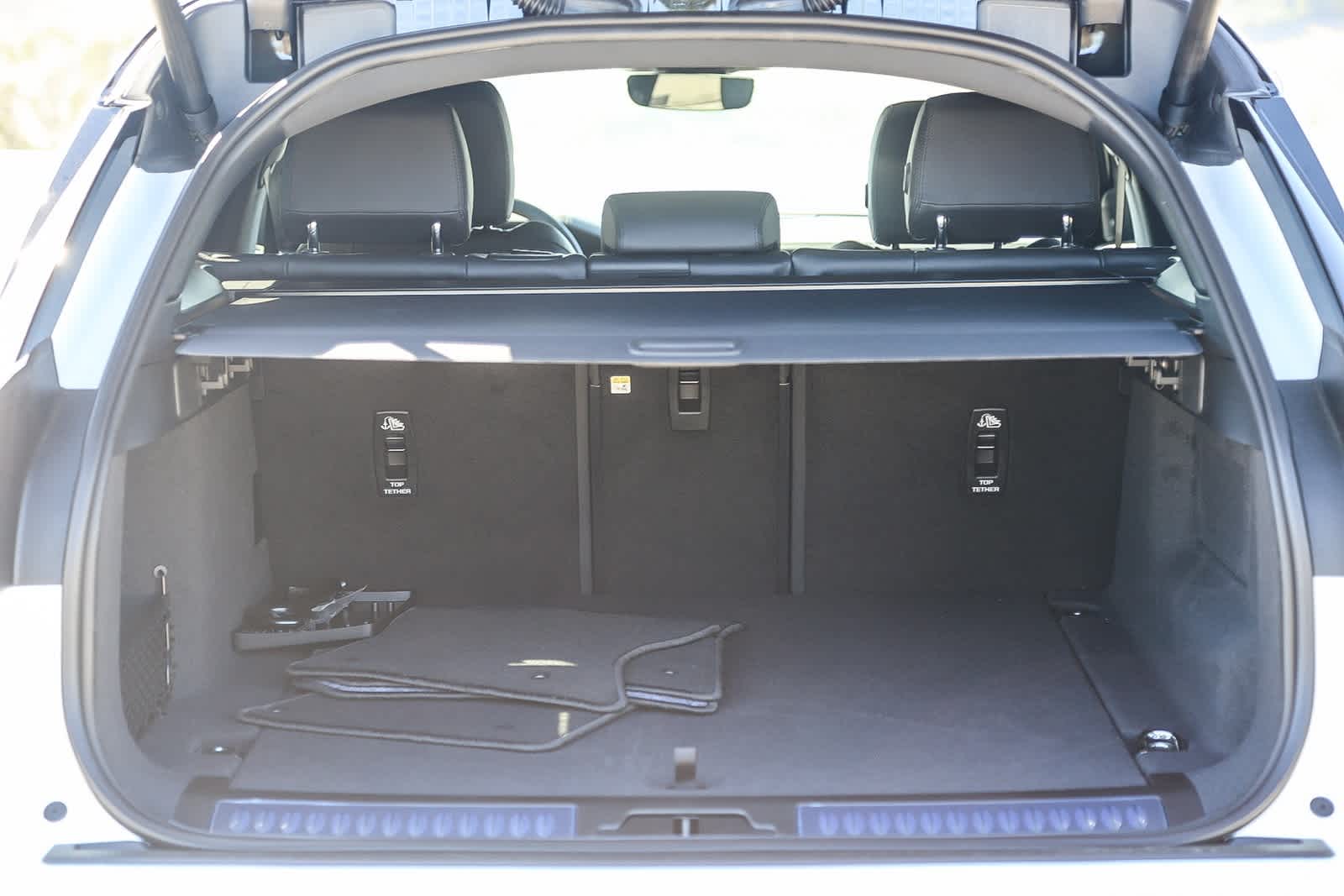 Thumbnail: 2026 Land Rover Range Rover Velar - 25