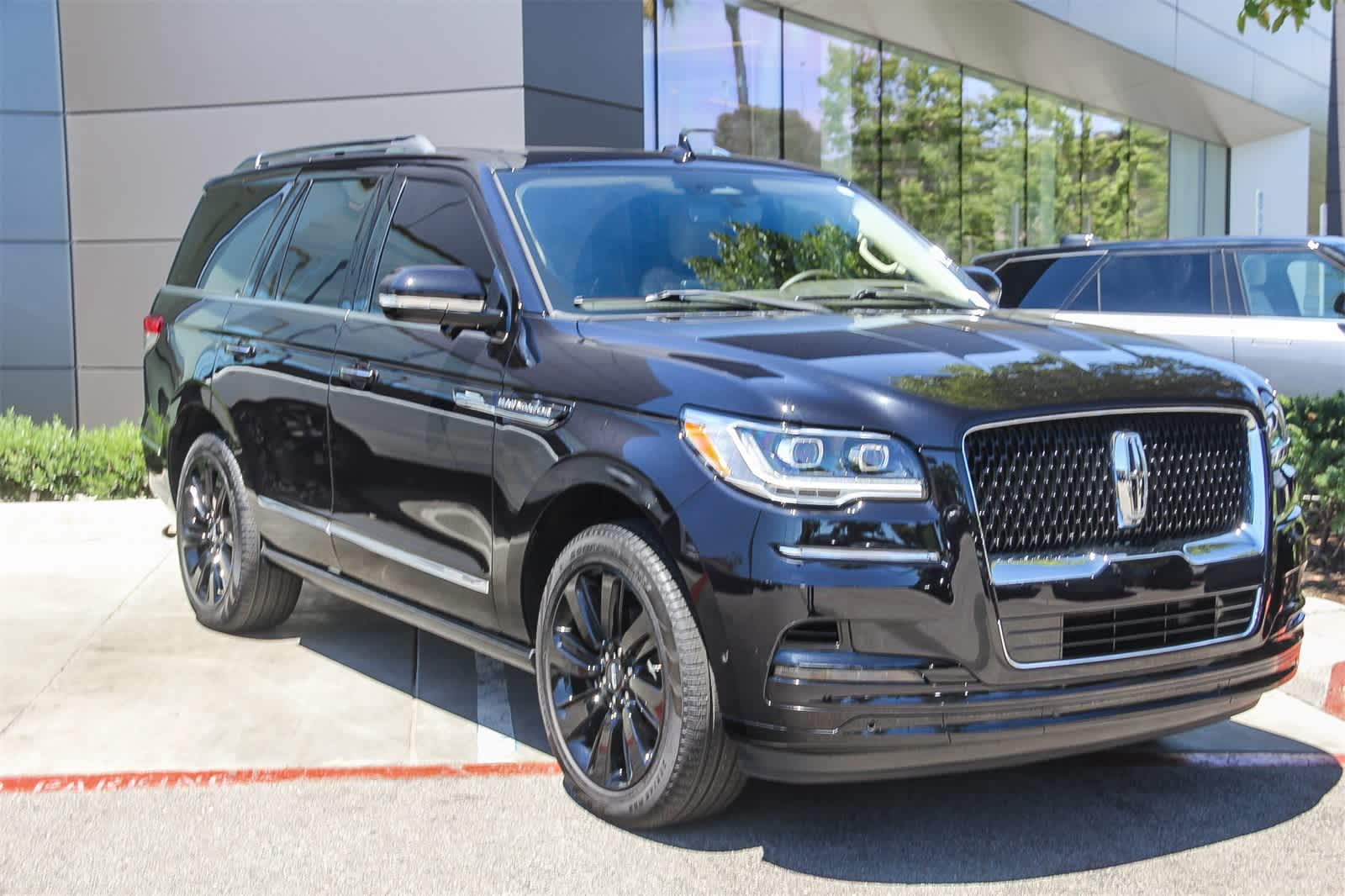 Thumbnail: 2023 Lincoln Navigator - 3