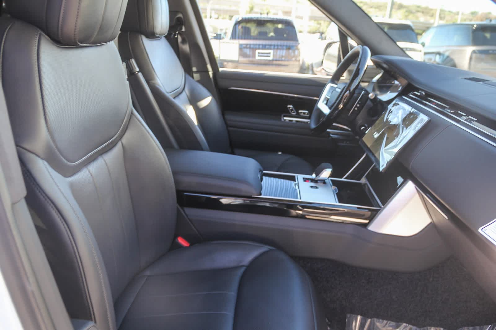 Thumbnail: 2025 Land Rover Range Rover - 20