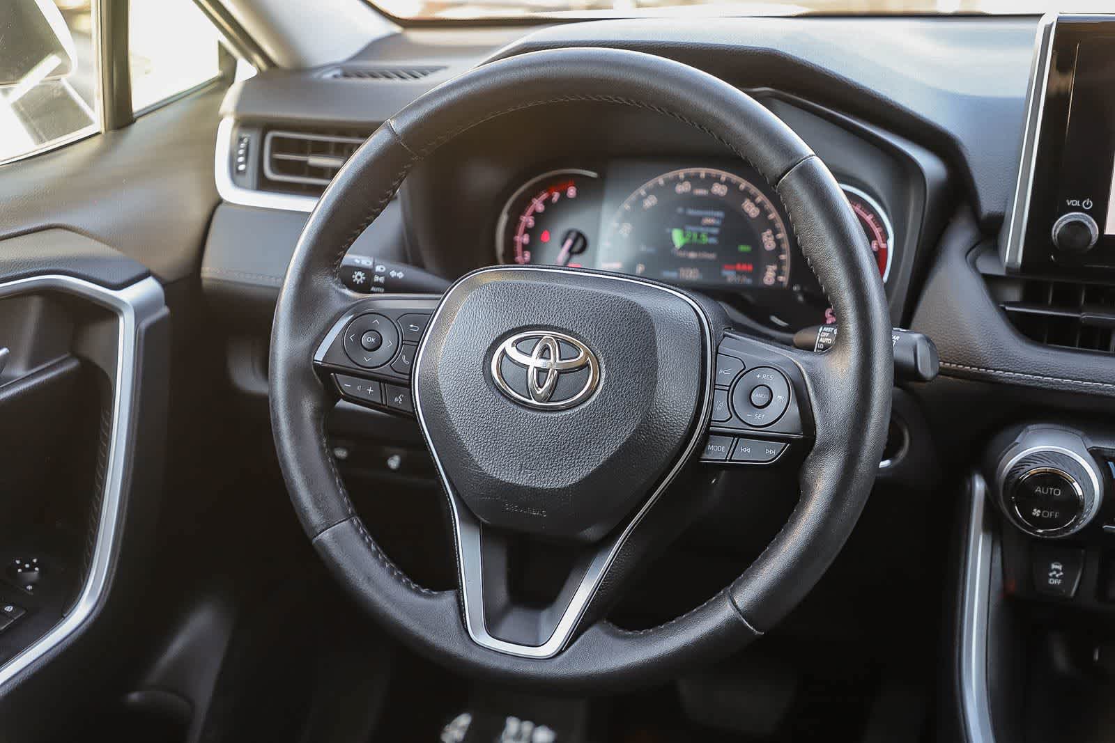 Thumbnail: 2023 Toyota RAV4 - 15