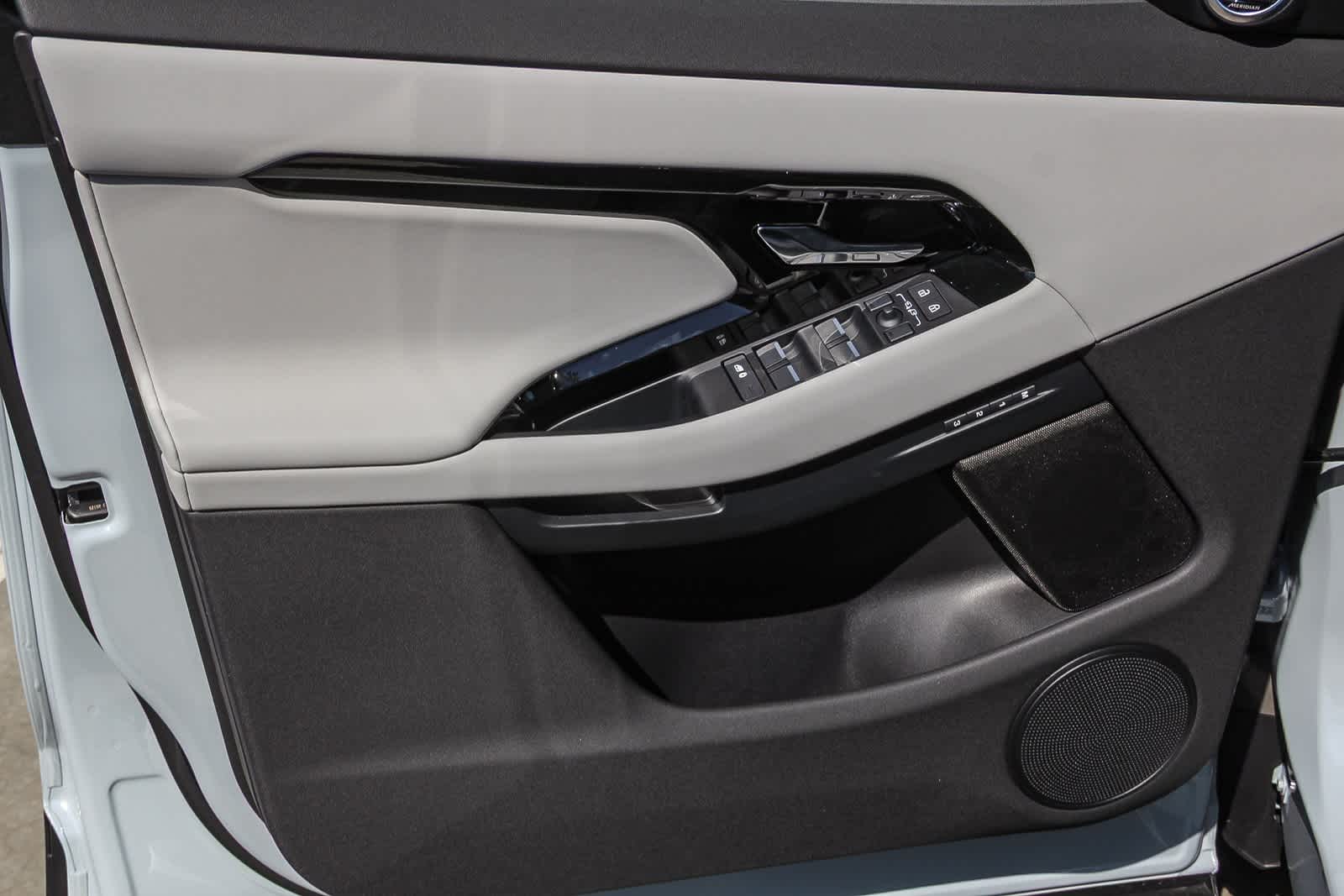 Thumbnail: 2026 Land Rover Range Rover Evoque - 17