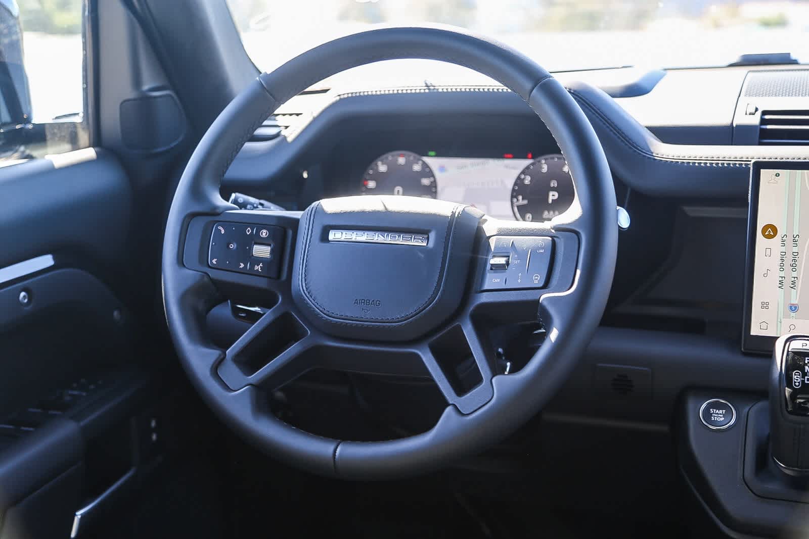 Thumbnail: 2025 Land Rover Defender - 15