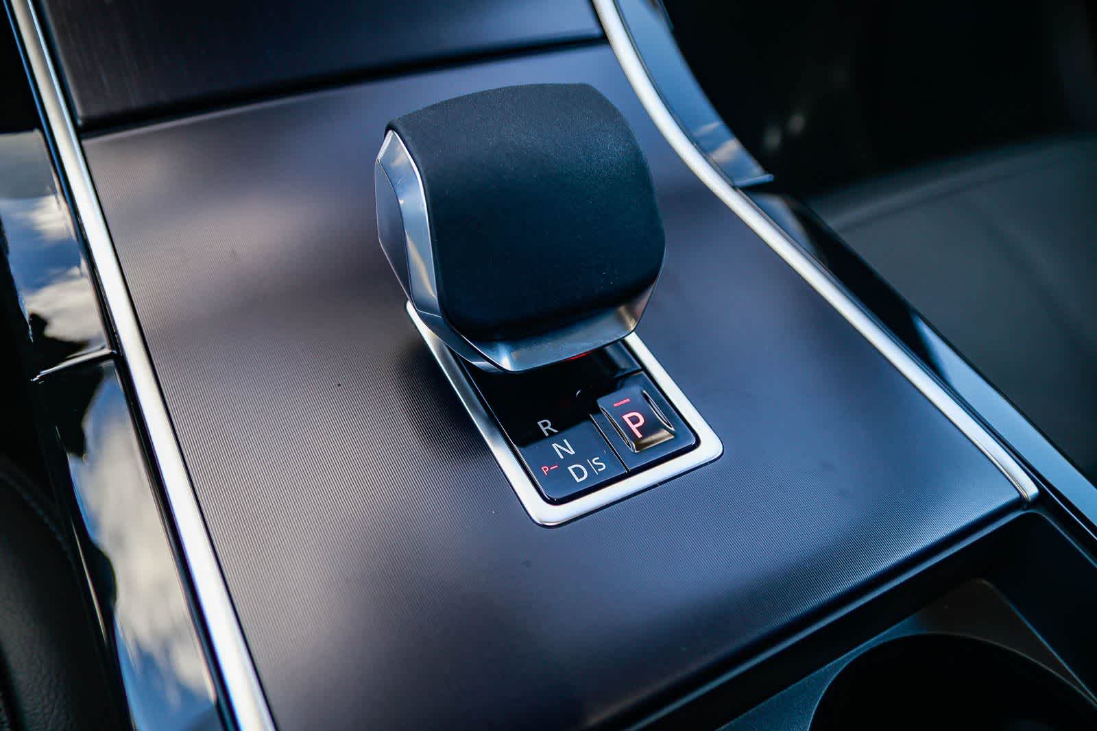 Thumbnail: 2026 Land Rover Range Rover Velar - 24