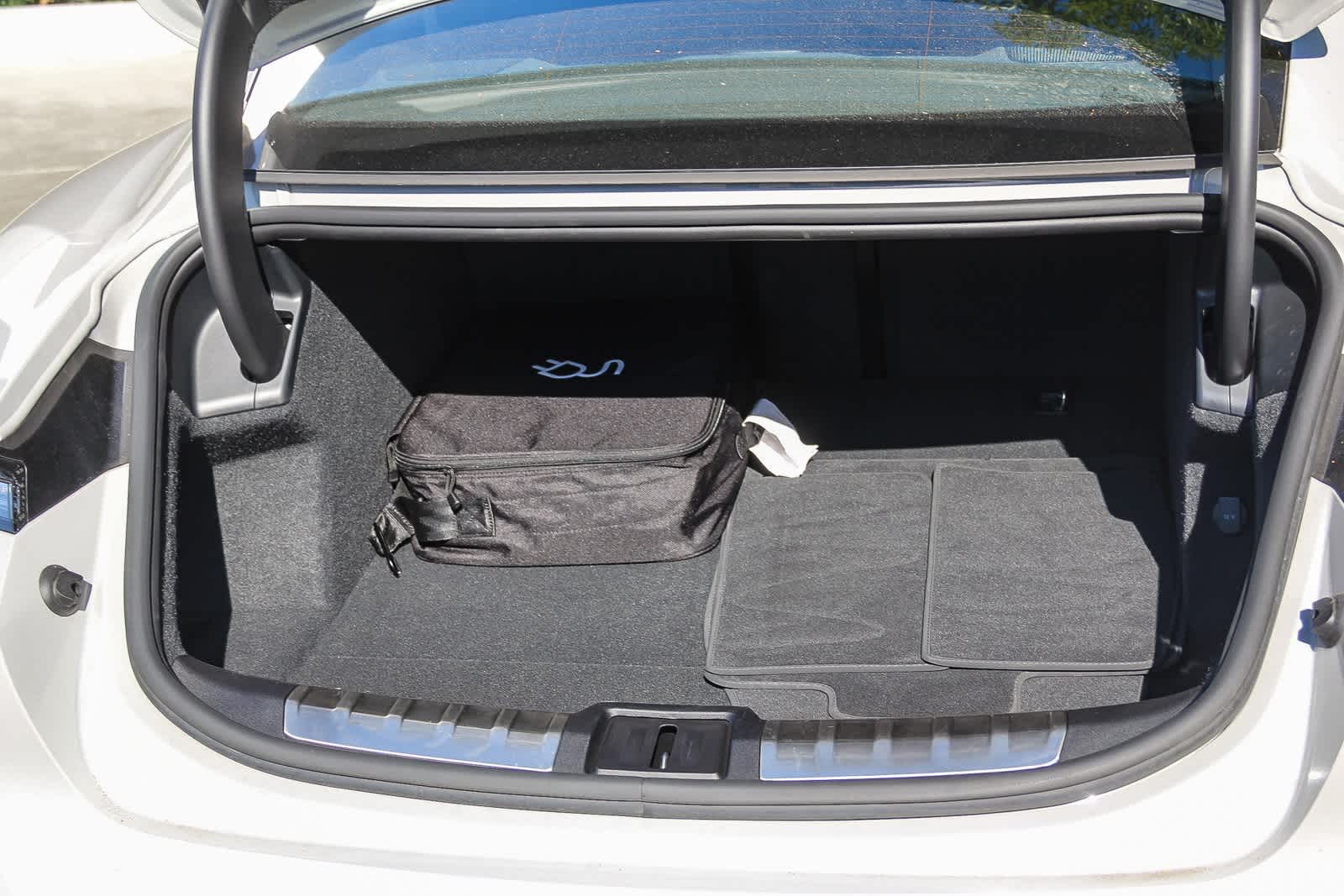 Thumbnail: 2025 Porsche Taycan - 22