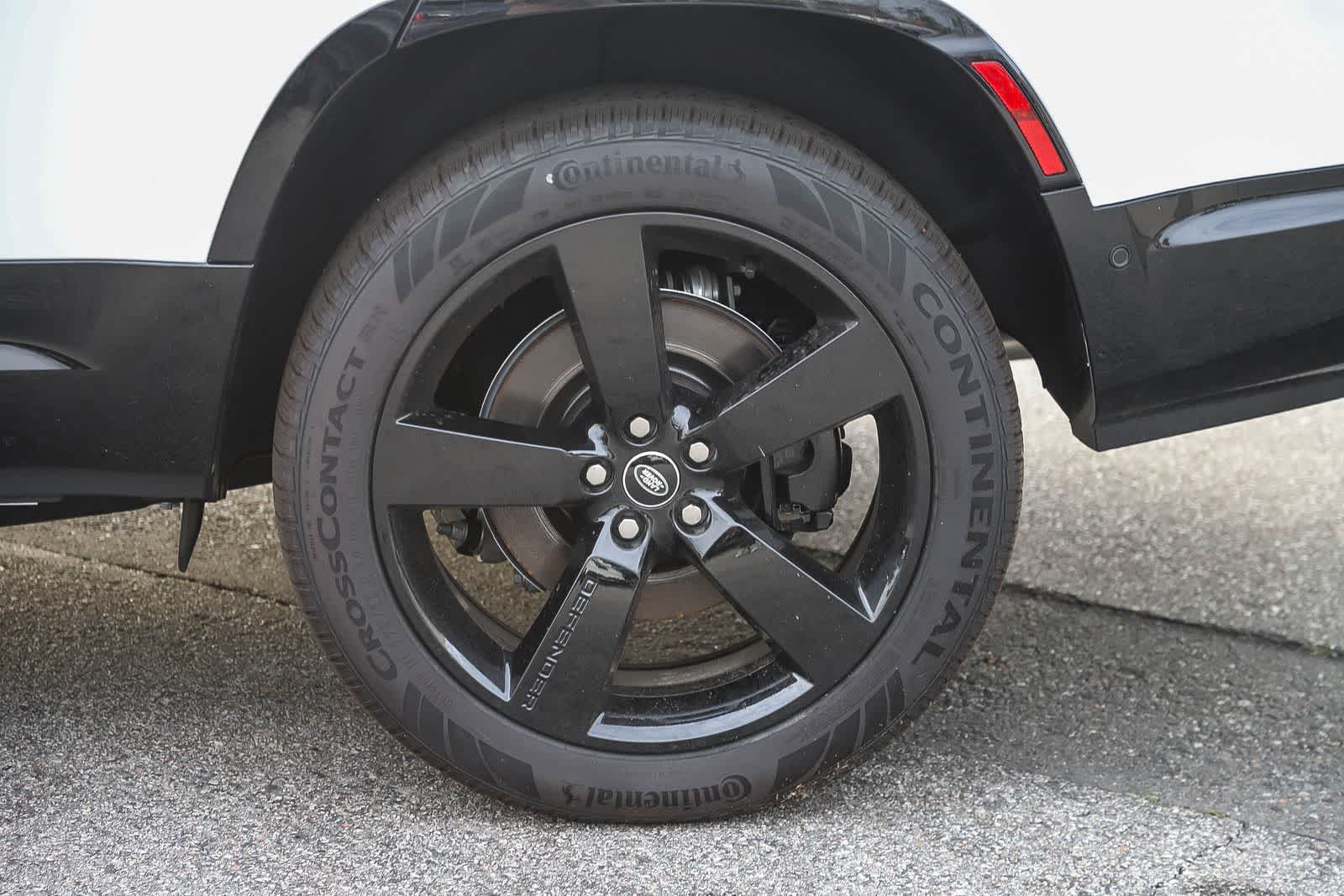 Thumbnail: 2025 Land Rover Defender - 11