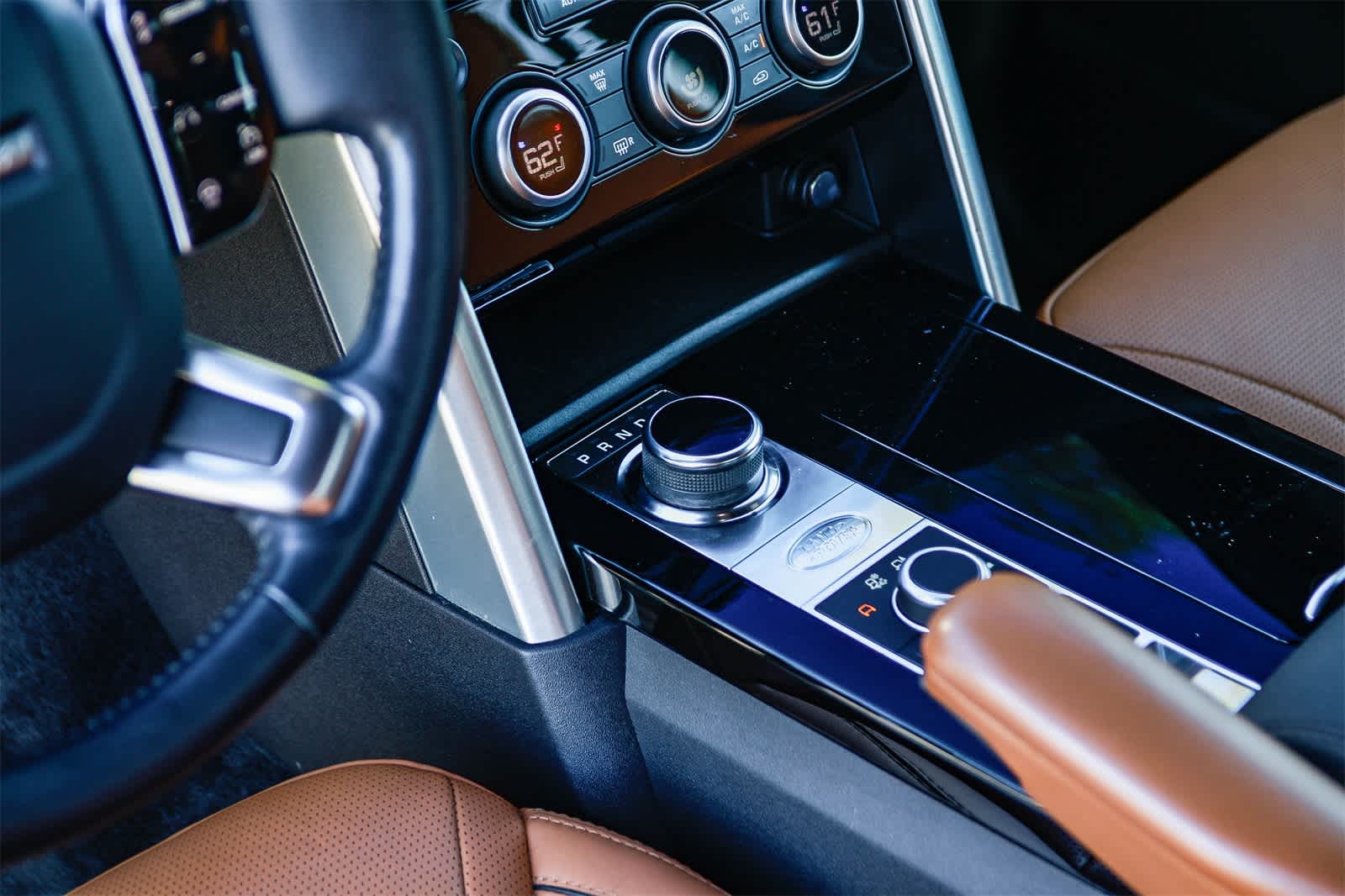 Thumbnail: 2020 Land Rover Discovery - 20