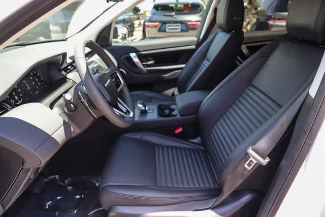 Thumbnail: 2024 Land Rover Discovery Sport - 17