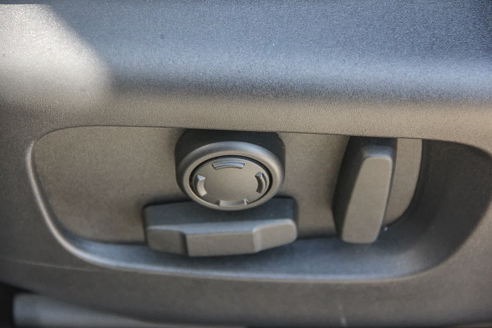 Thumbnail: 2026 Land Rover Range Rover Evoque - 18