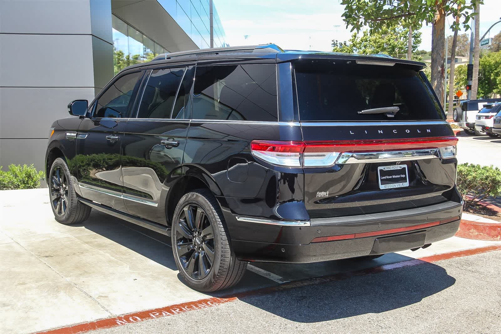 Thumbnail: 2023 Lincoln Navigator - 4
