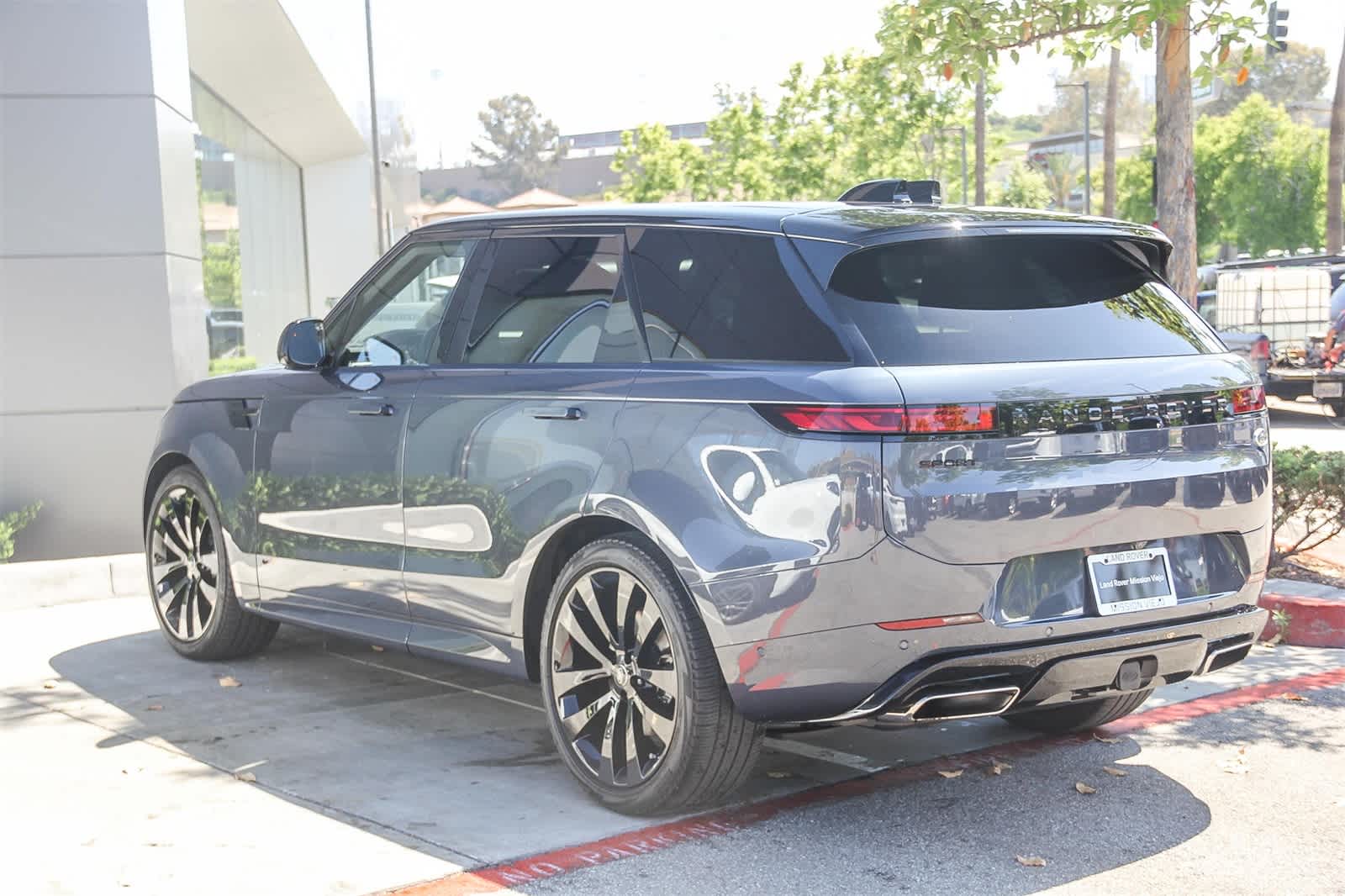 Thumbnail: 2023 Land Rover Range Rover Sport - 4