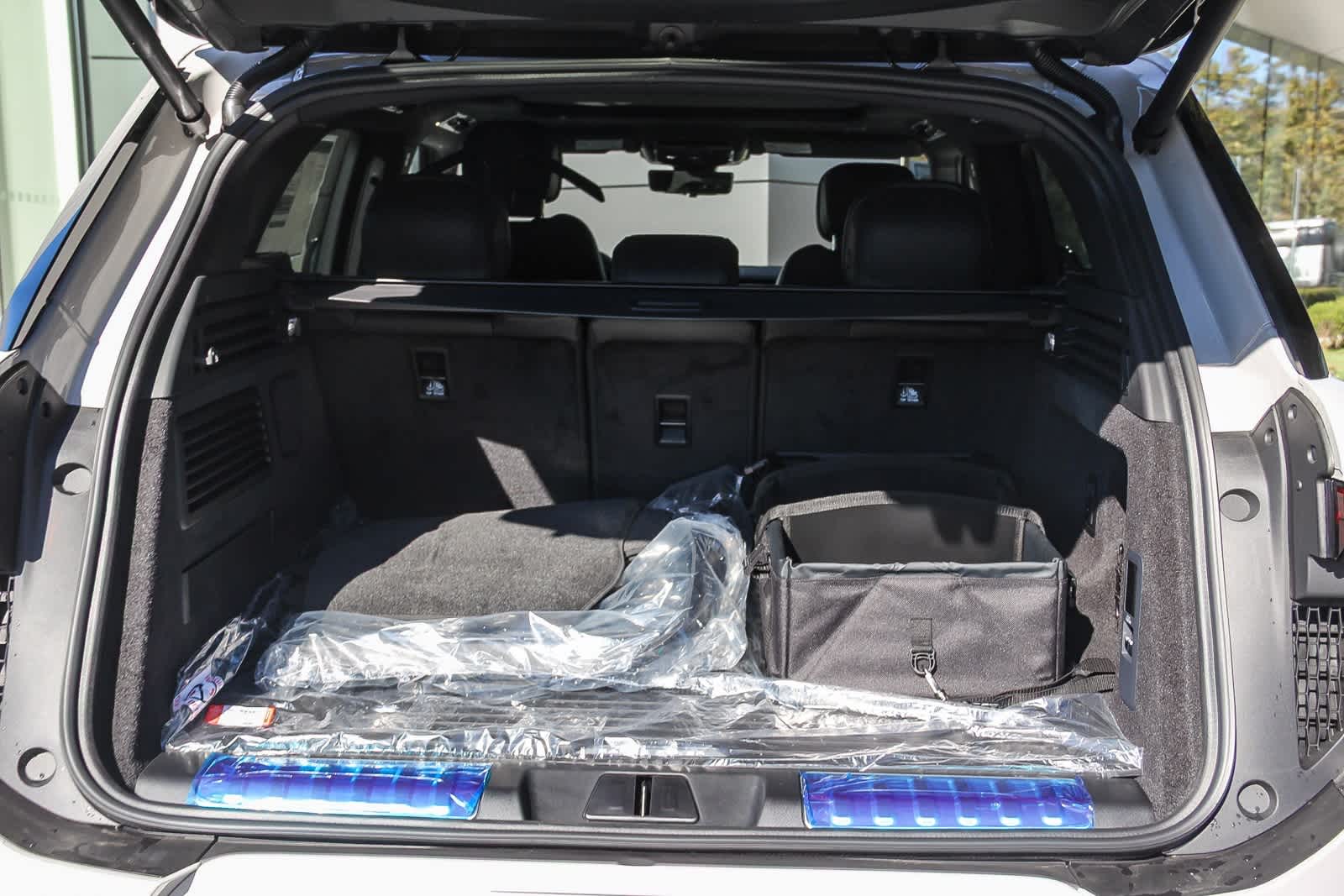 Thumbnail: 2025 Land Rover Range Rover Sport - 20