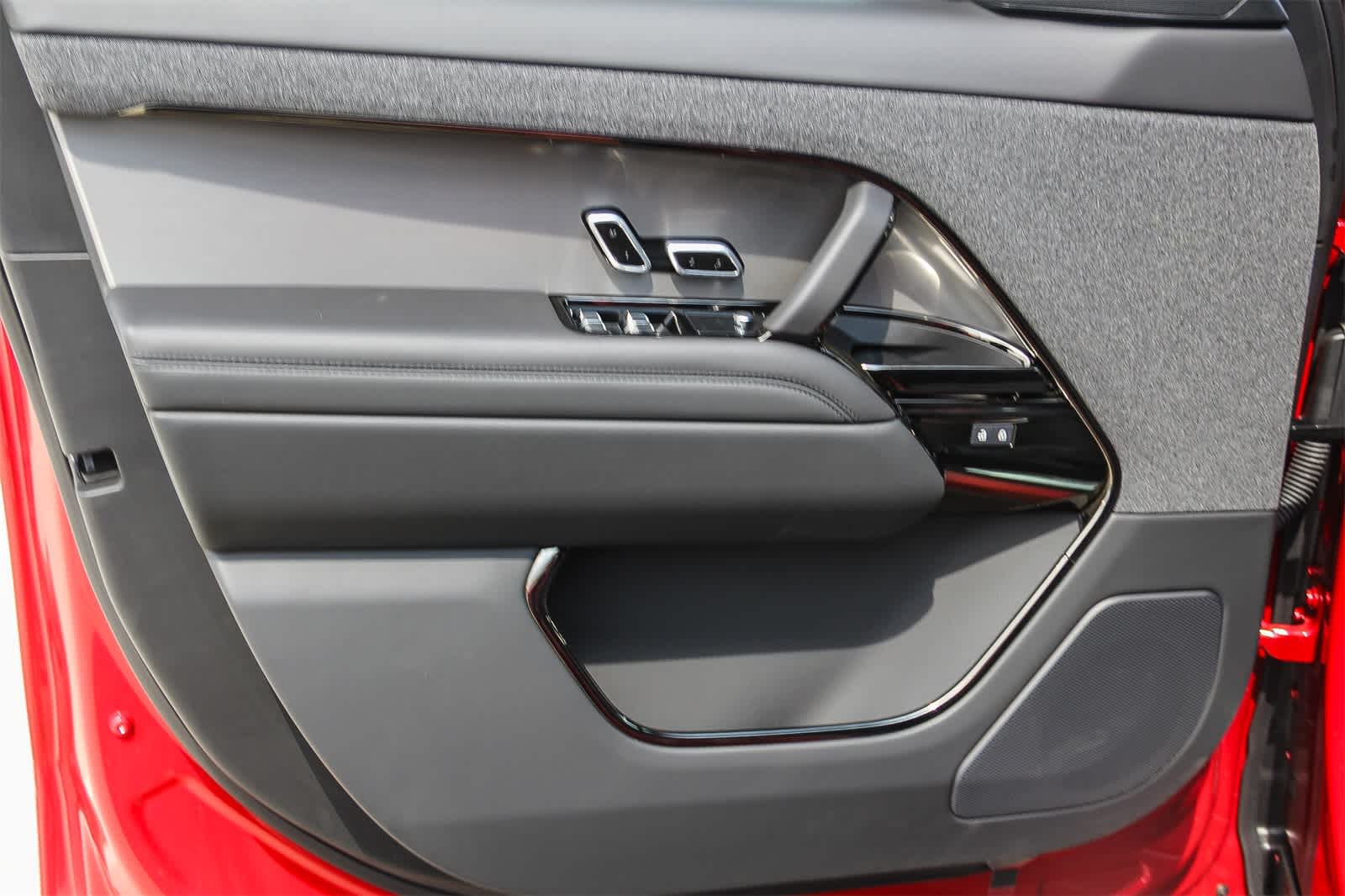 Thumbnail: 2025 Land Rover Range Rover Sport - 17