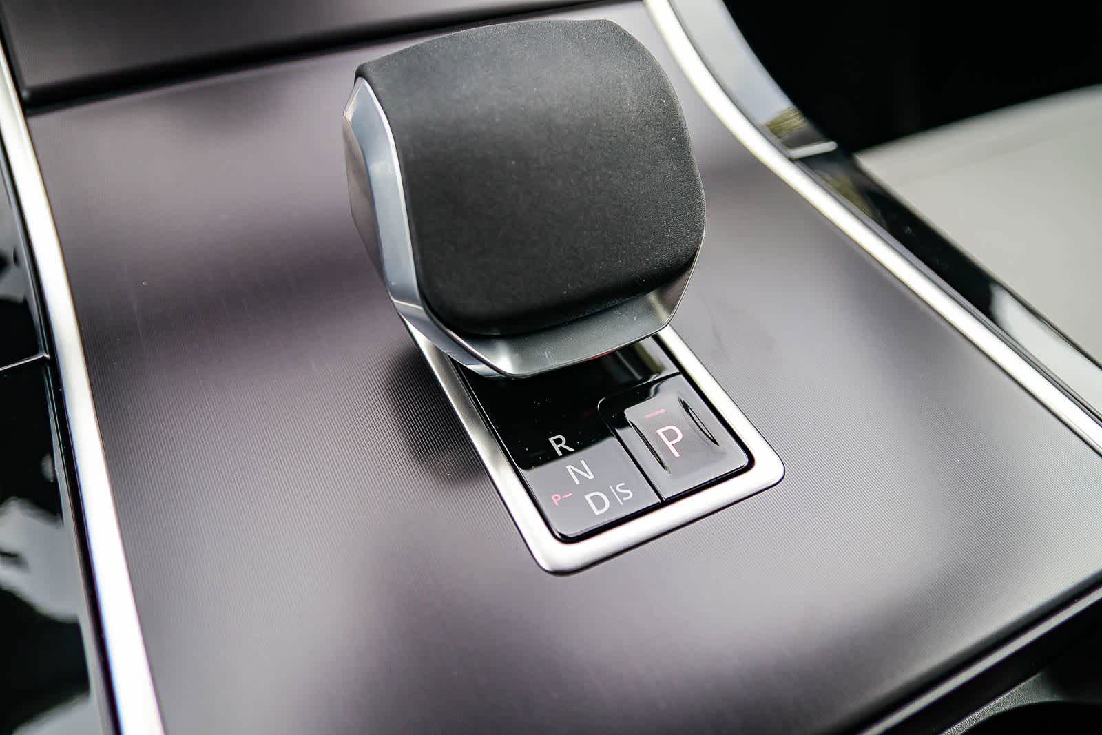 Thumbnail: 2026 Land Rover Range Rover Velar - 24