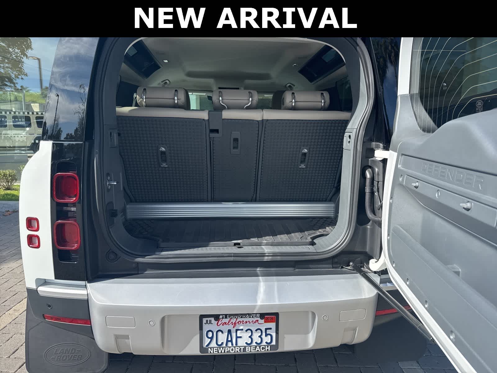 Thumbnail: 2023 Land Rover Defender - 10