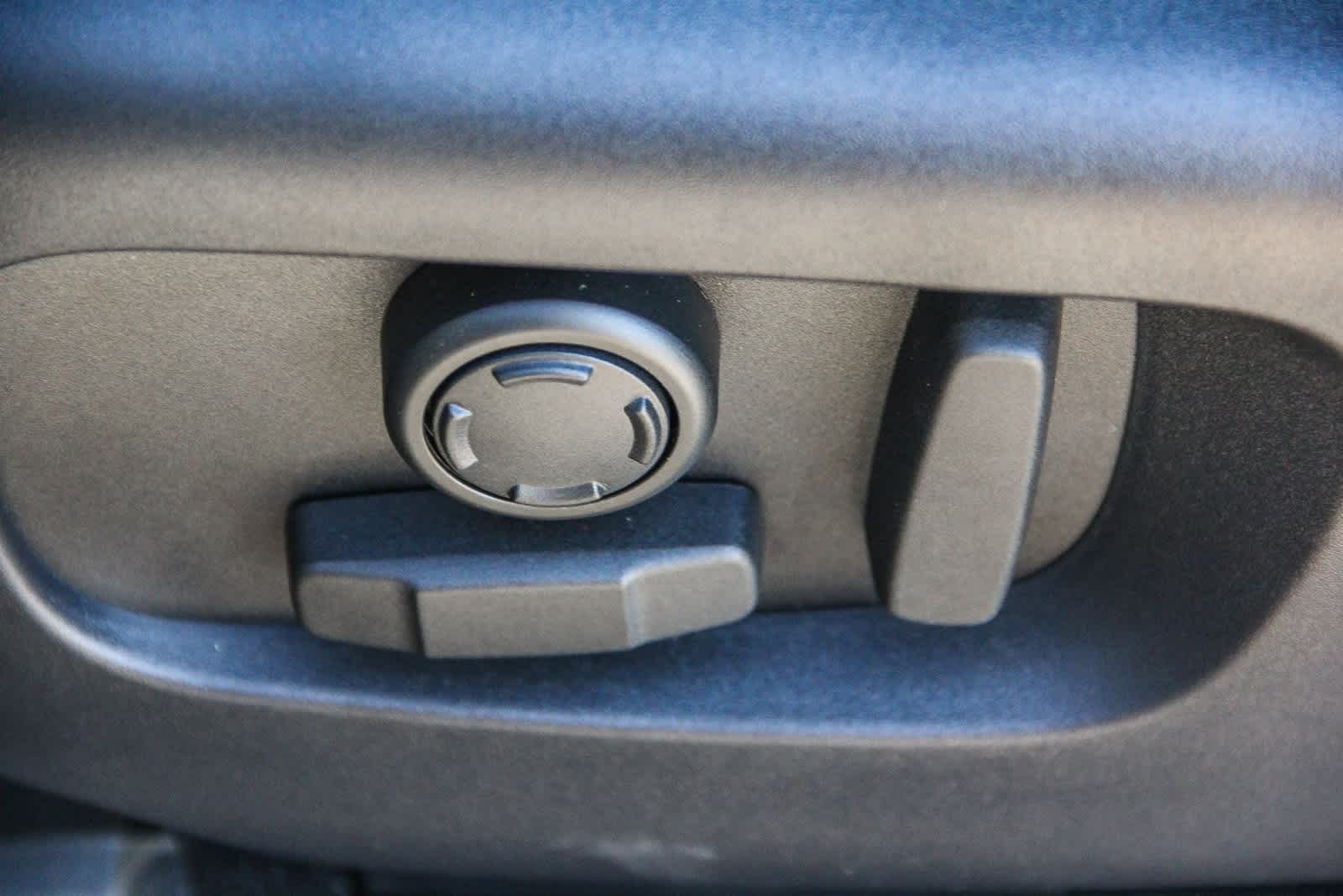 Thumbnail: 2026 Land Rover Range Rover Evoque - 16