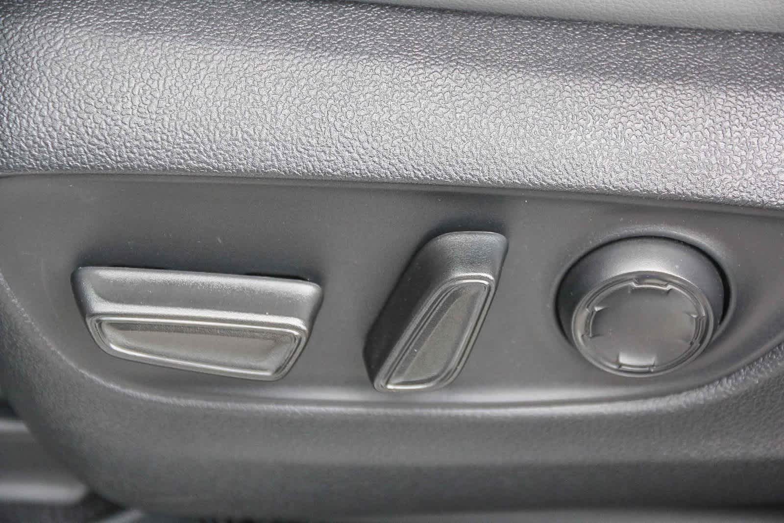 2023 Toyota Sienna XLE 22