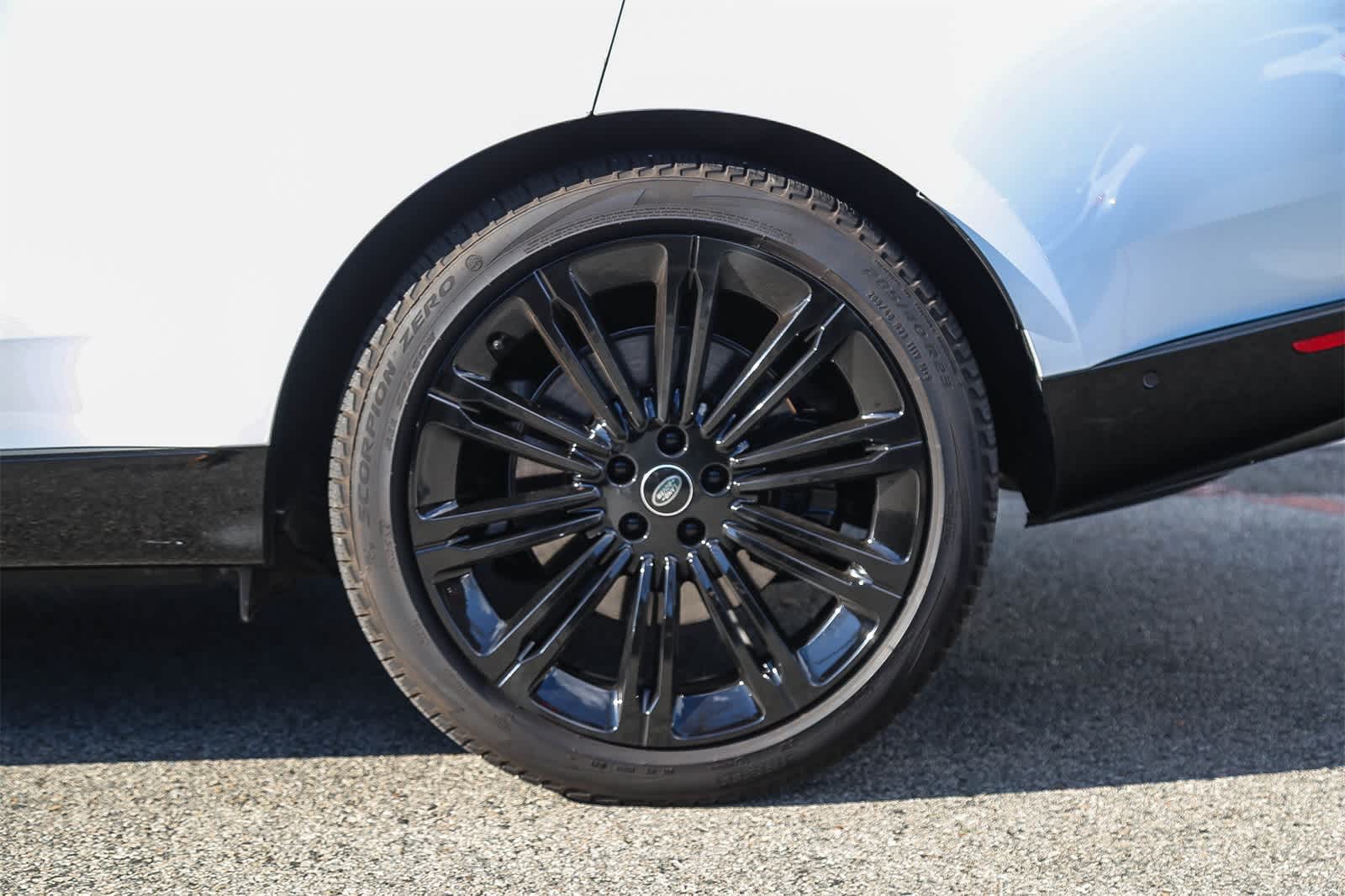 Thumbnail: 2023 Land Rover Range Rover - 9