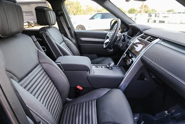 Thumbnail: 2025 Land Rover Discovery - 18