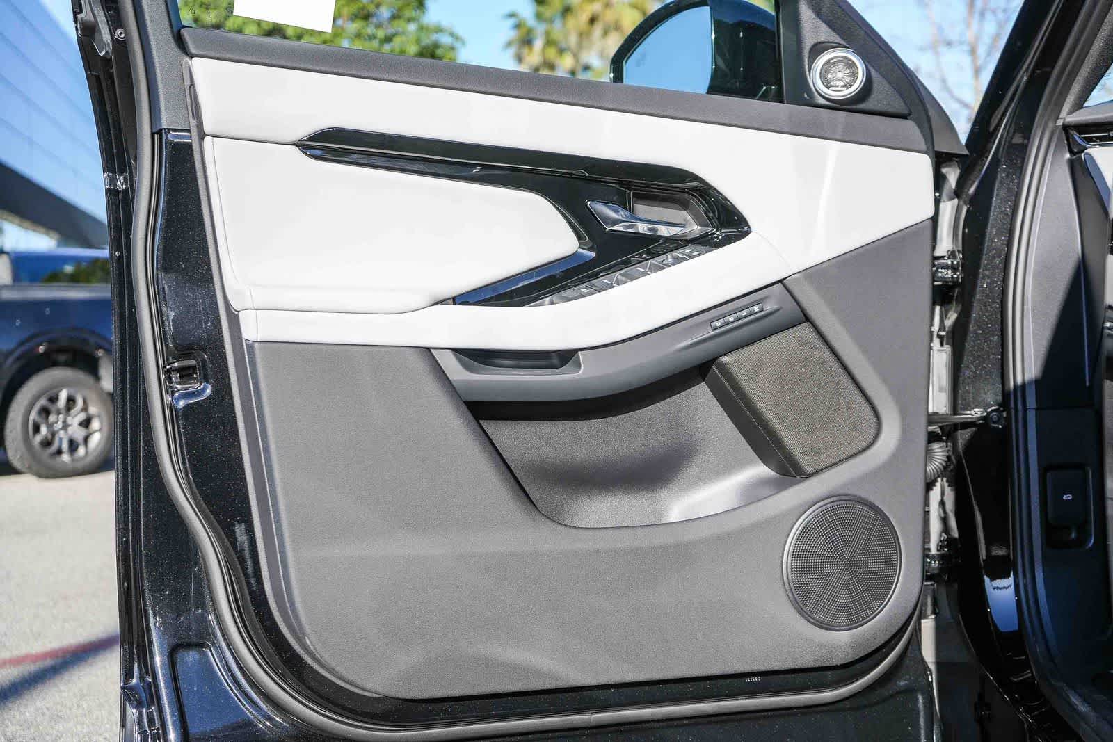 Thumbnail: 2026 Land Rover Range Rover Evoque - 19