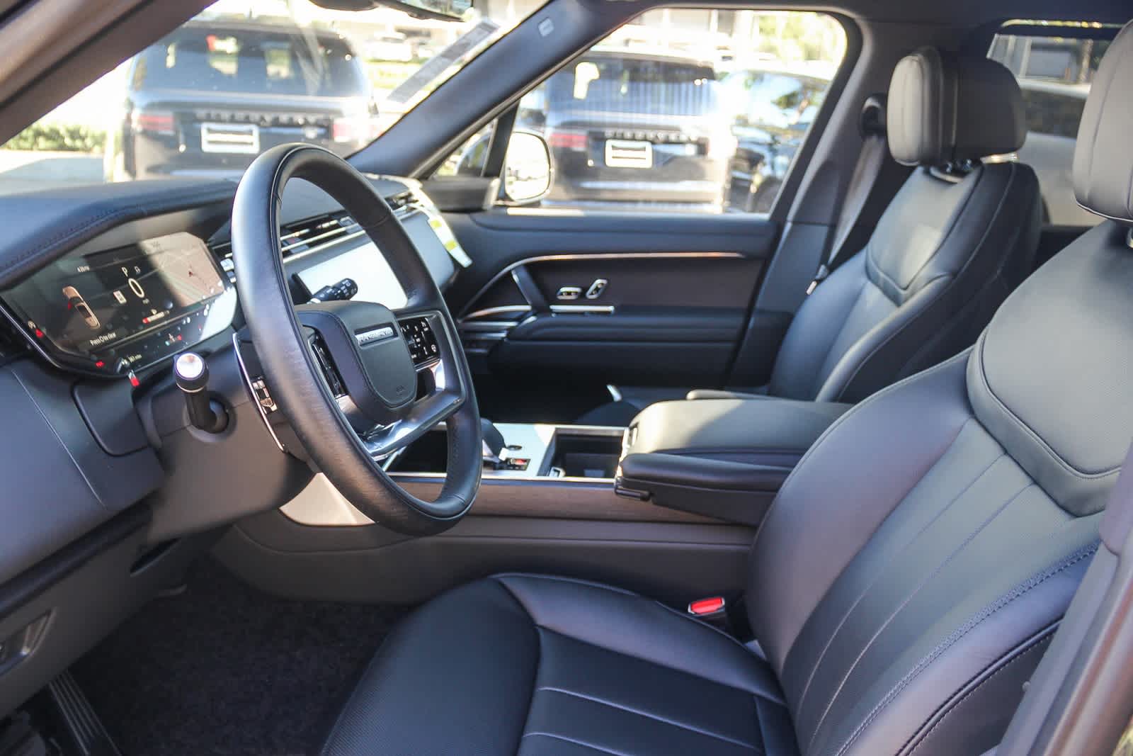 Thumbnail: 2025 Land Rover Range Rover - 18