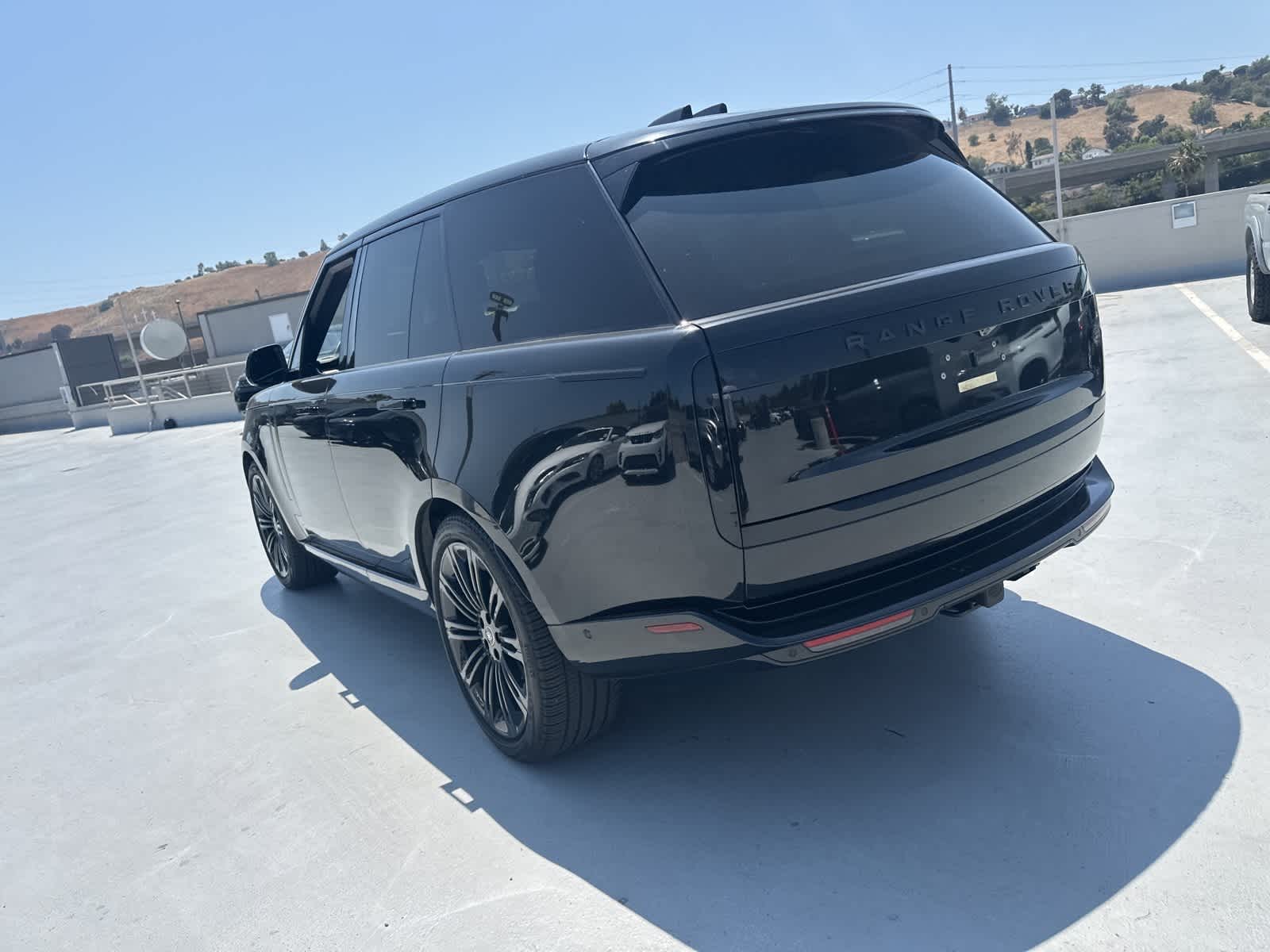Thumbnail: 2023 Land Rover Range Rover - 9