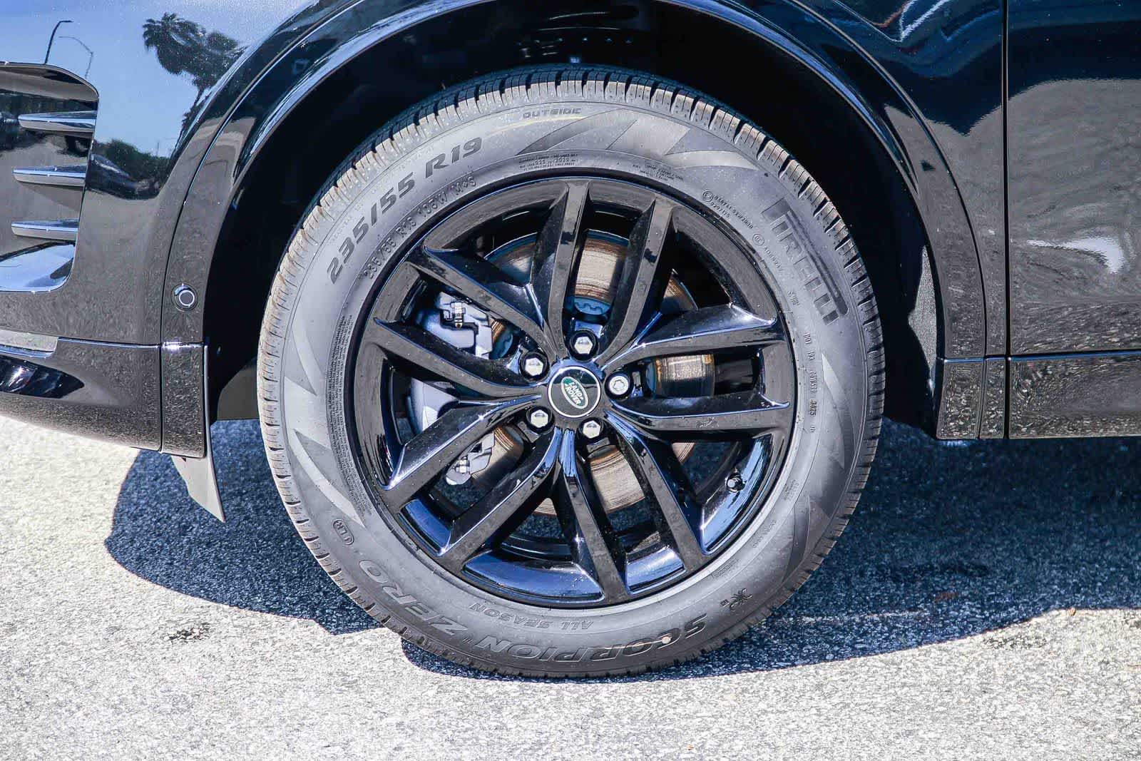 Thumbnail: 2026 Land Rover Discovery Sport - 9