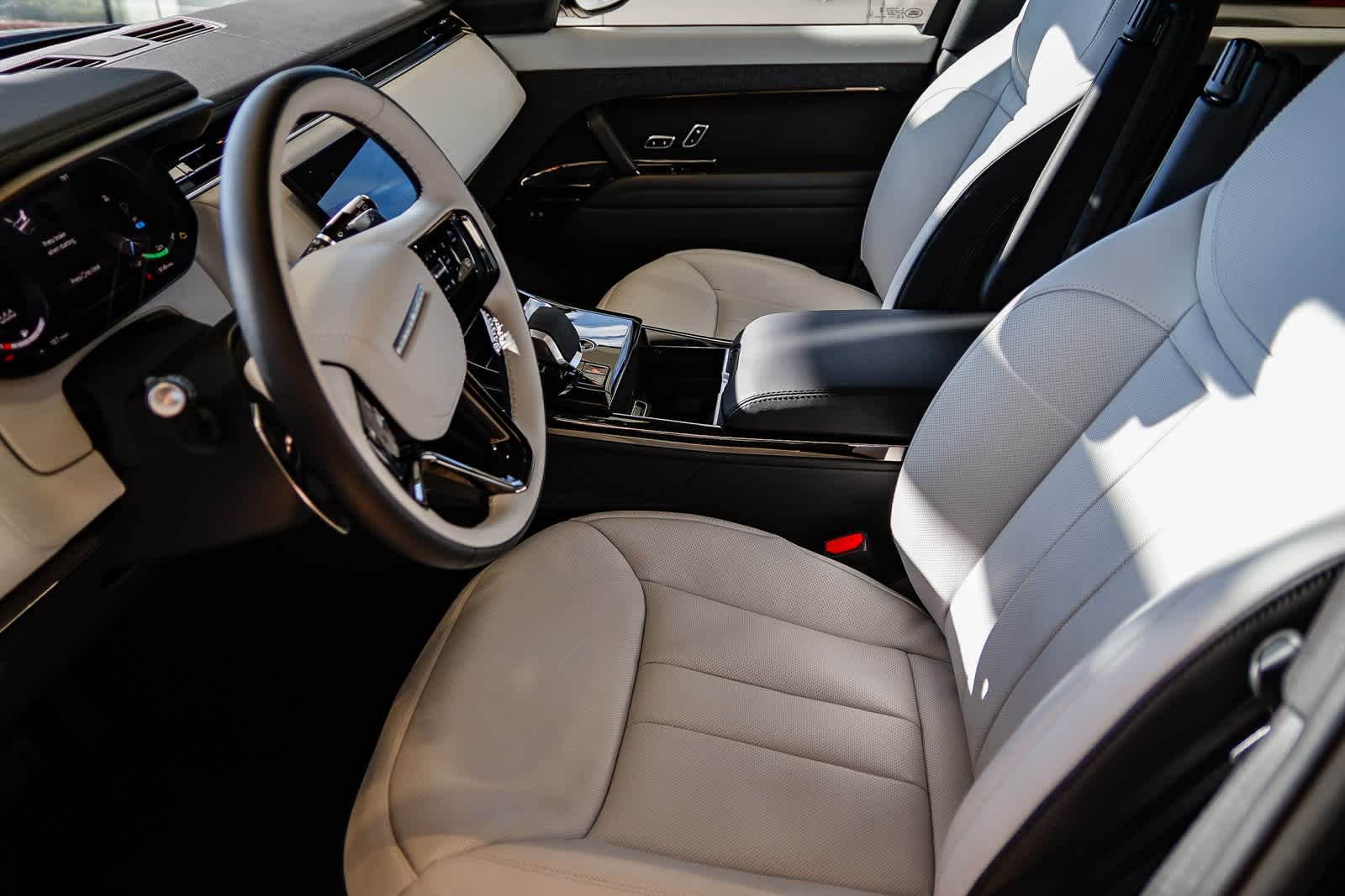 Thumbnail: 2025 Land Rover Range Rover Sport - 13