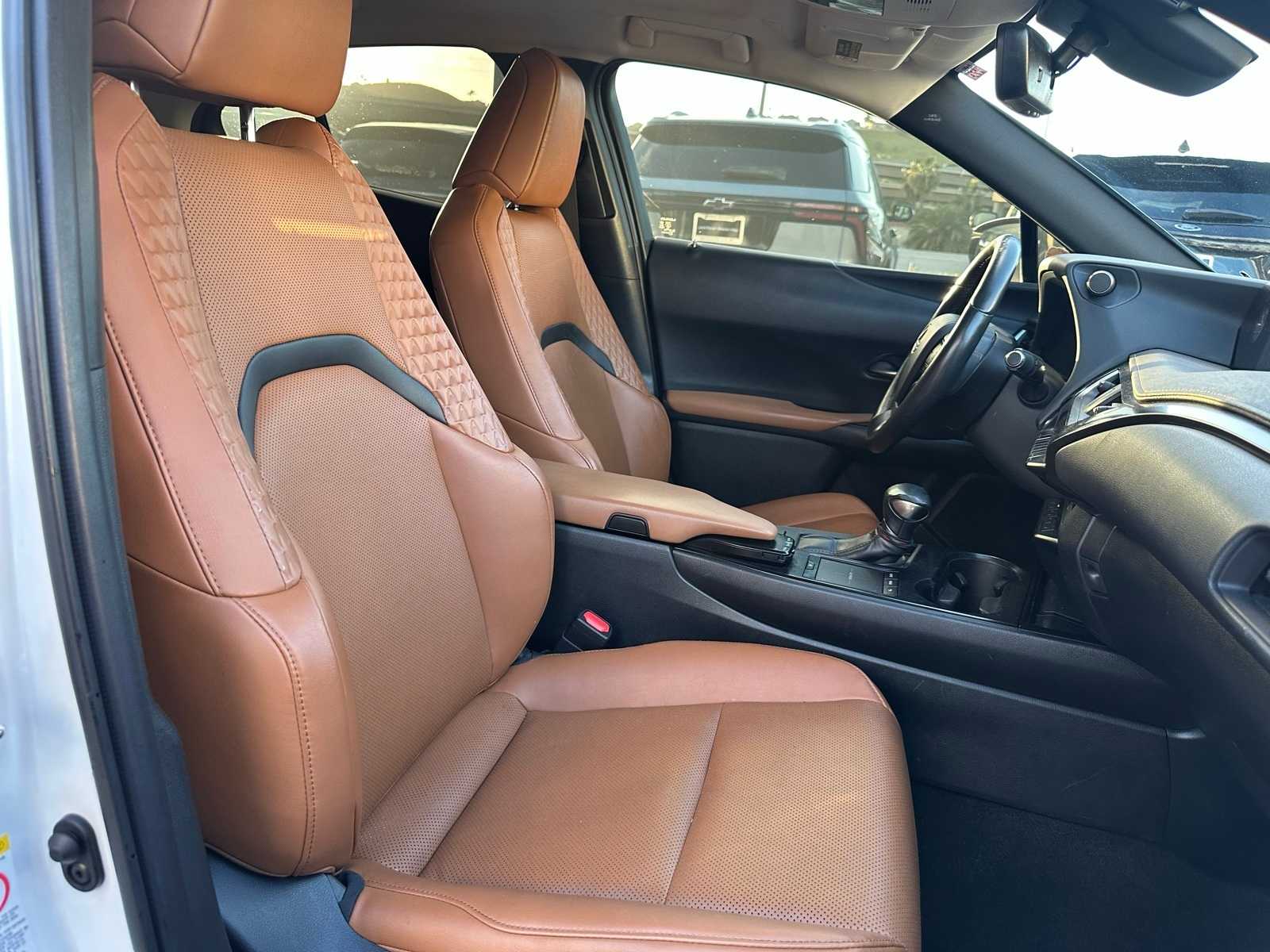 Thumbnail: 2019 Lexus UX - 14