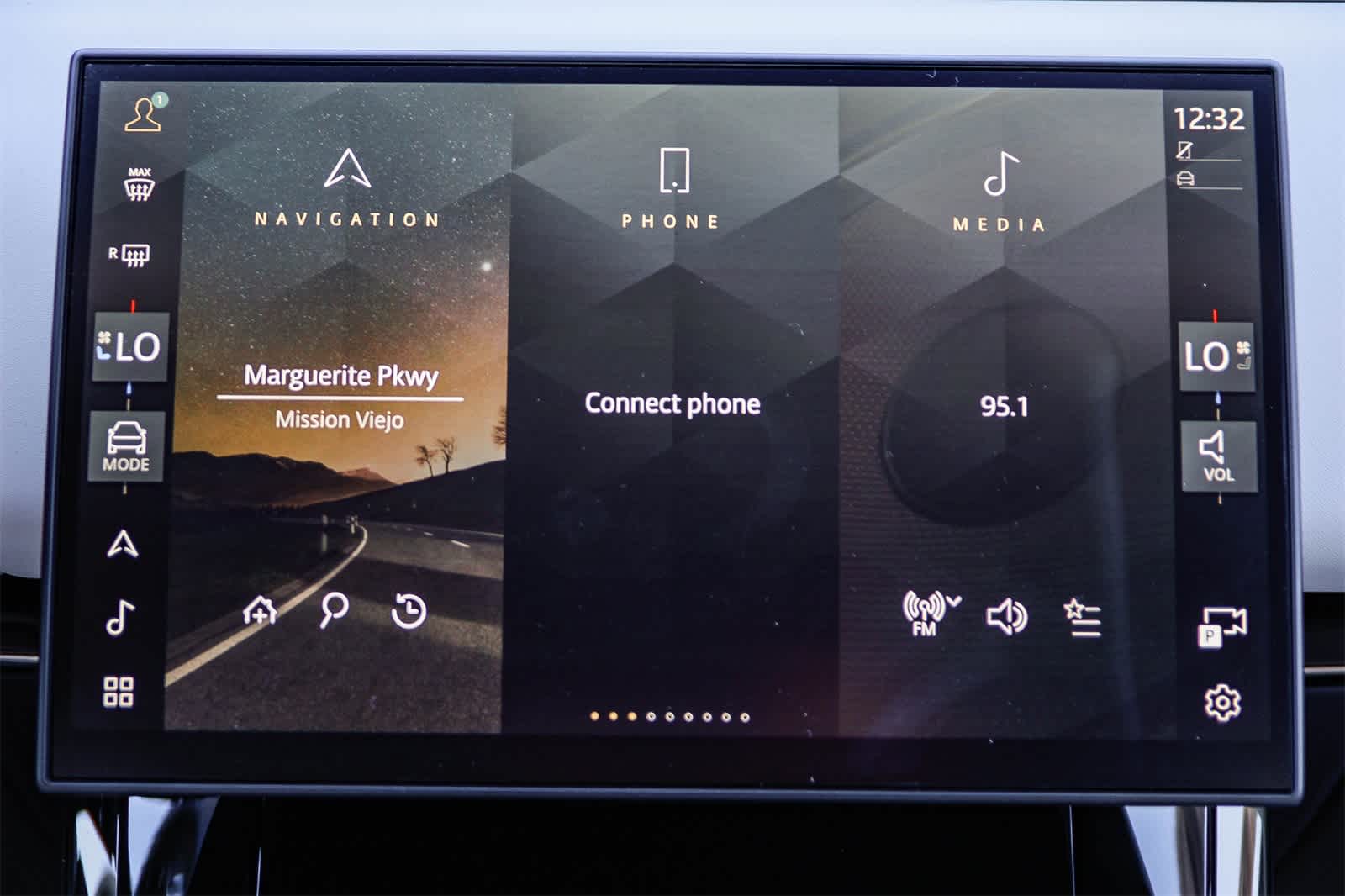 Thumbnail: 2026 Land Rover Range Rover Sport - 14