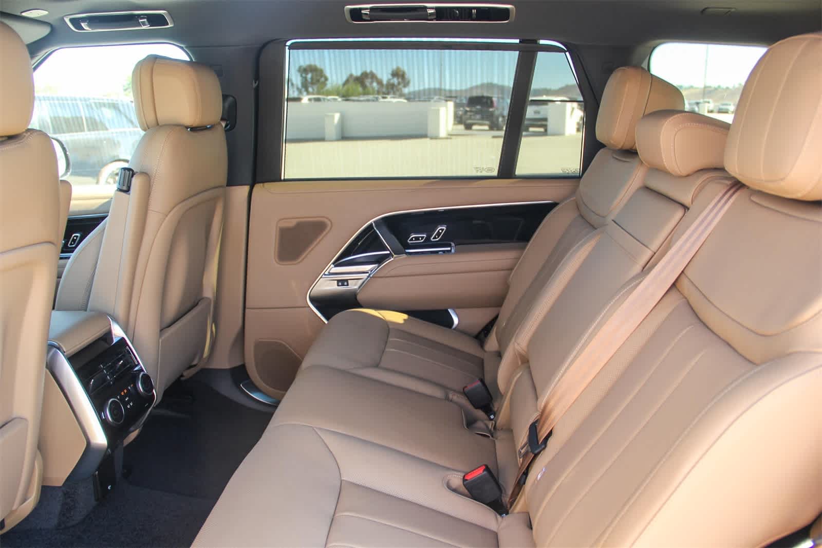 Thumbnail: 2025 Land Rover Range Rover - 16