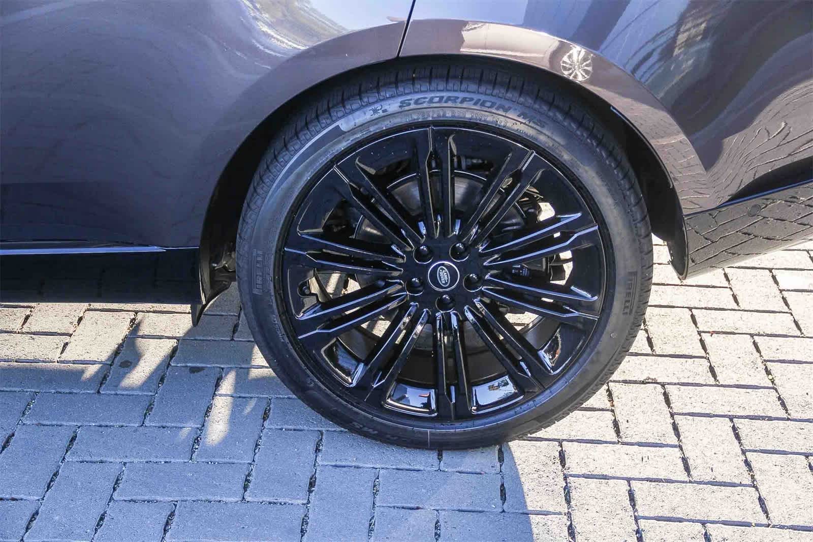 Thumbnail: 2025 Land Rover Range Rover - 7