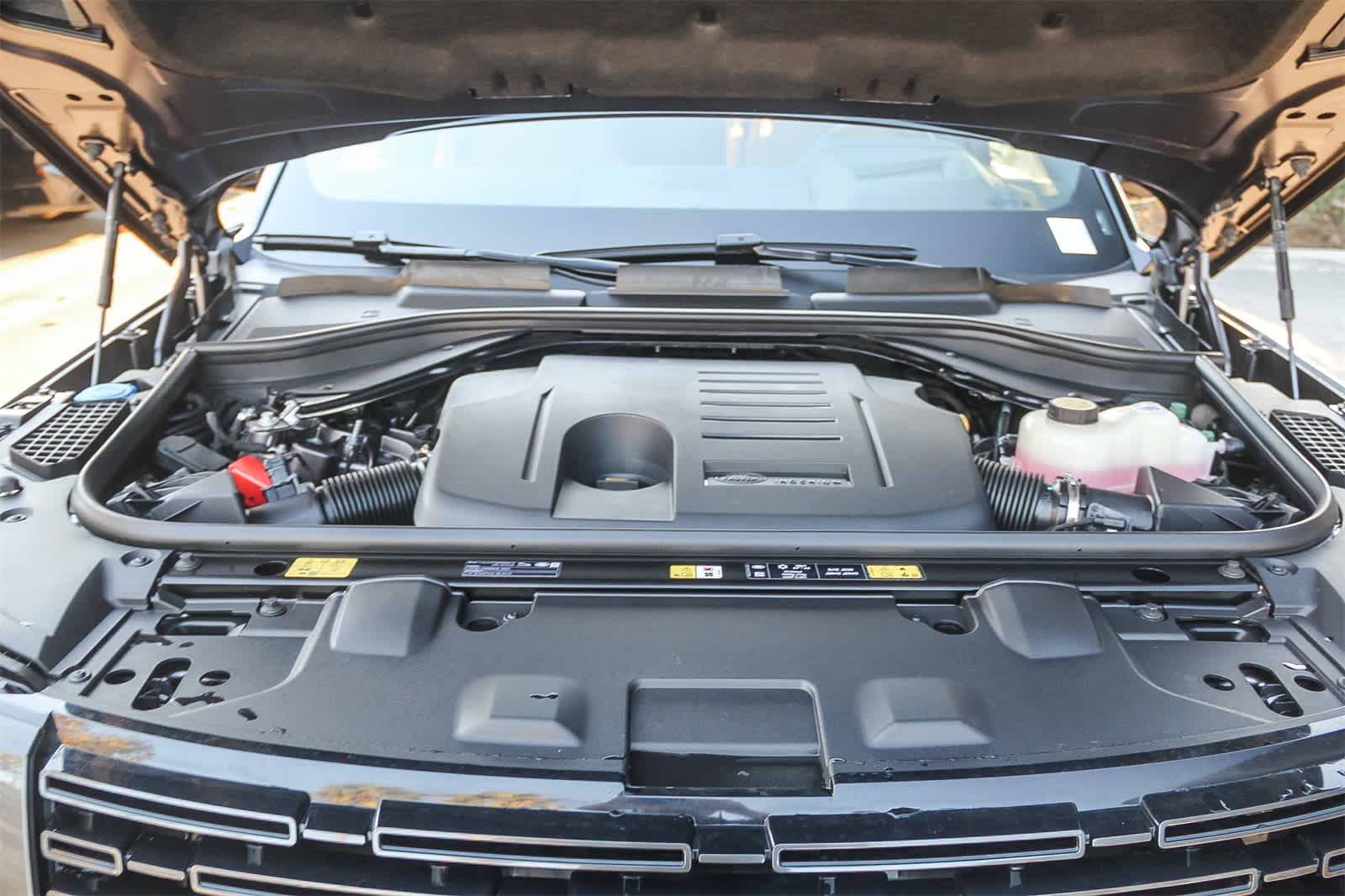 Thumbnail: 2025 Land Rover Range Rover - 22