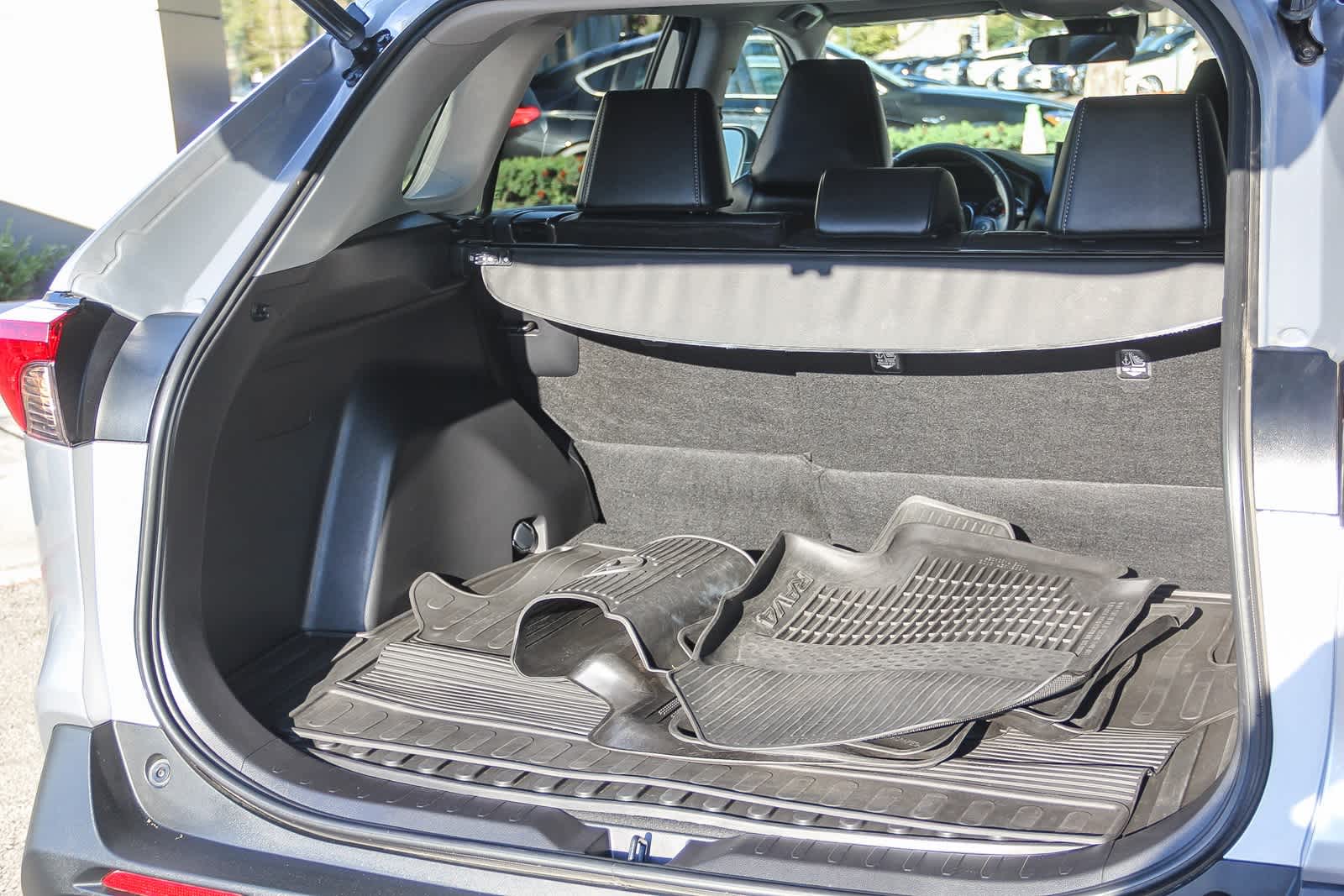 Thumbnail: 2022 Toyota RAV4 - 20