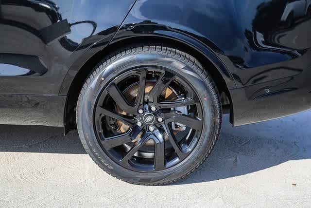 Thumbnail: 2025 Land Rover Discovery - 9