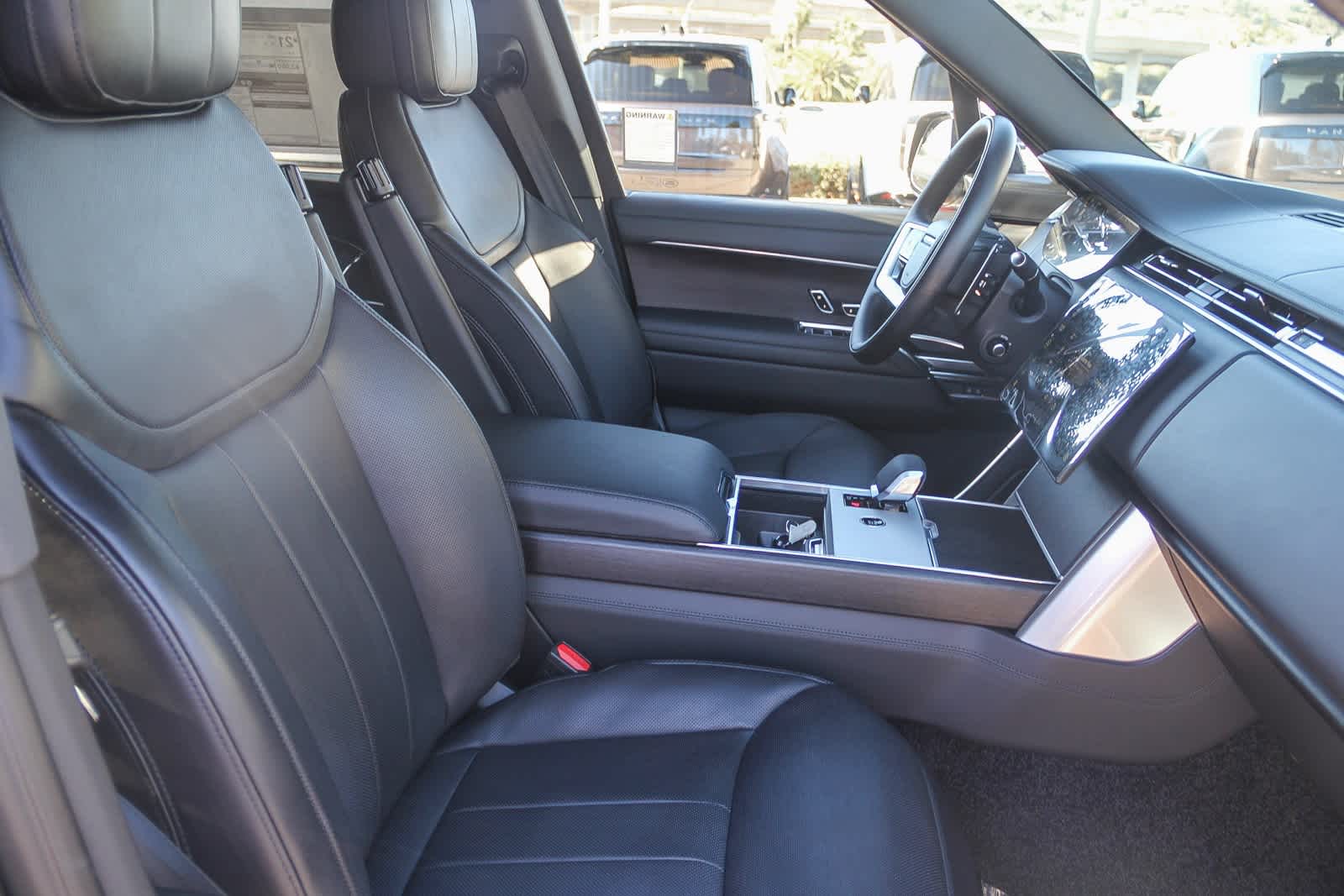 Thumbnail: 2025 Land Rover Range Rover - 22