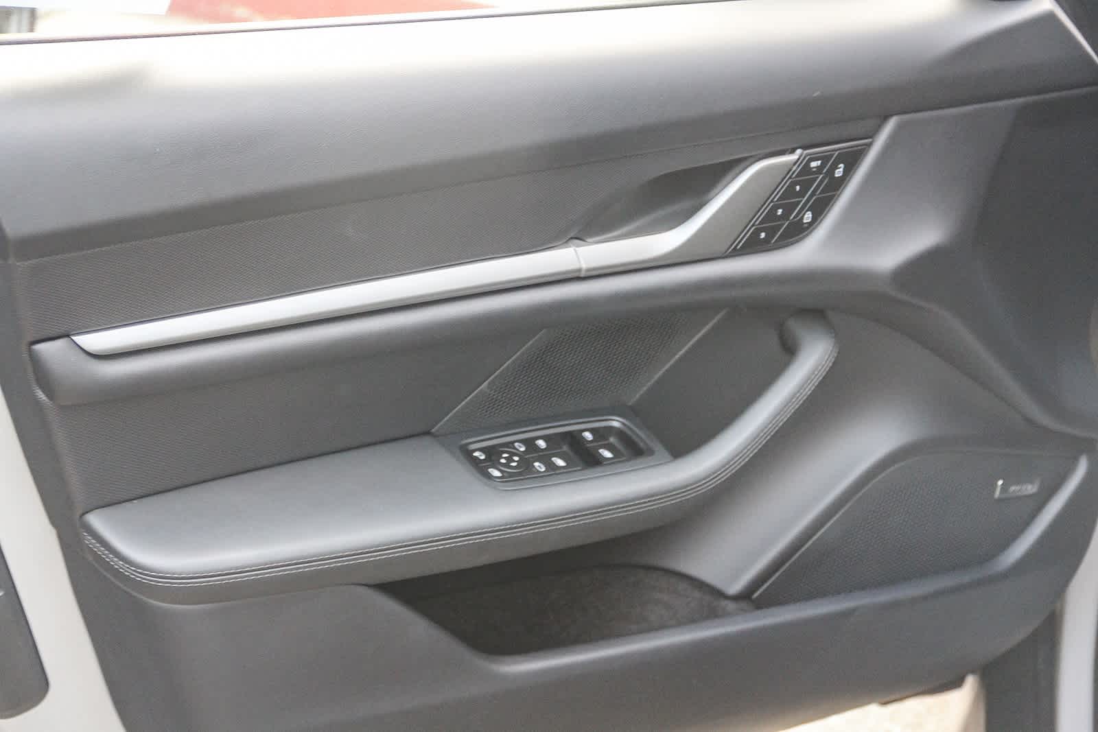 Thumbnail: 2025 Porsche Taycan - 14