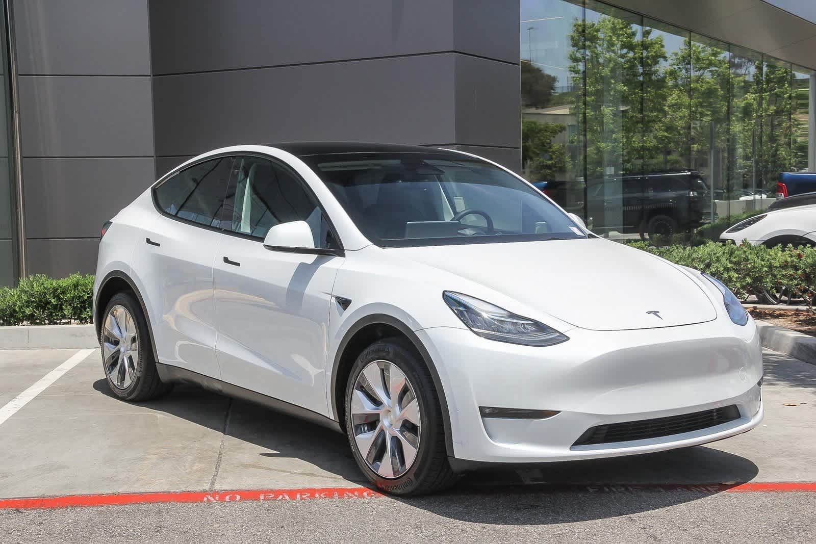 2023 Tesla Model Y Long Range 3