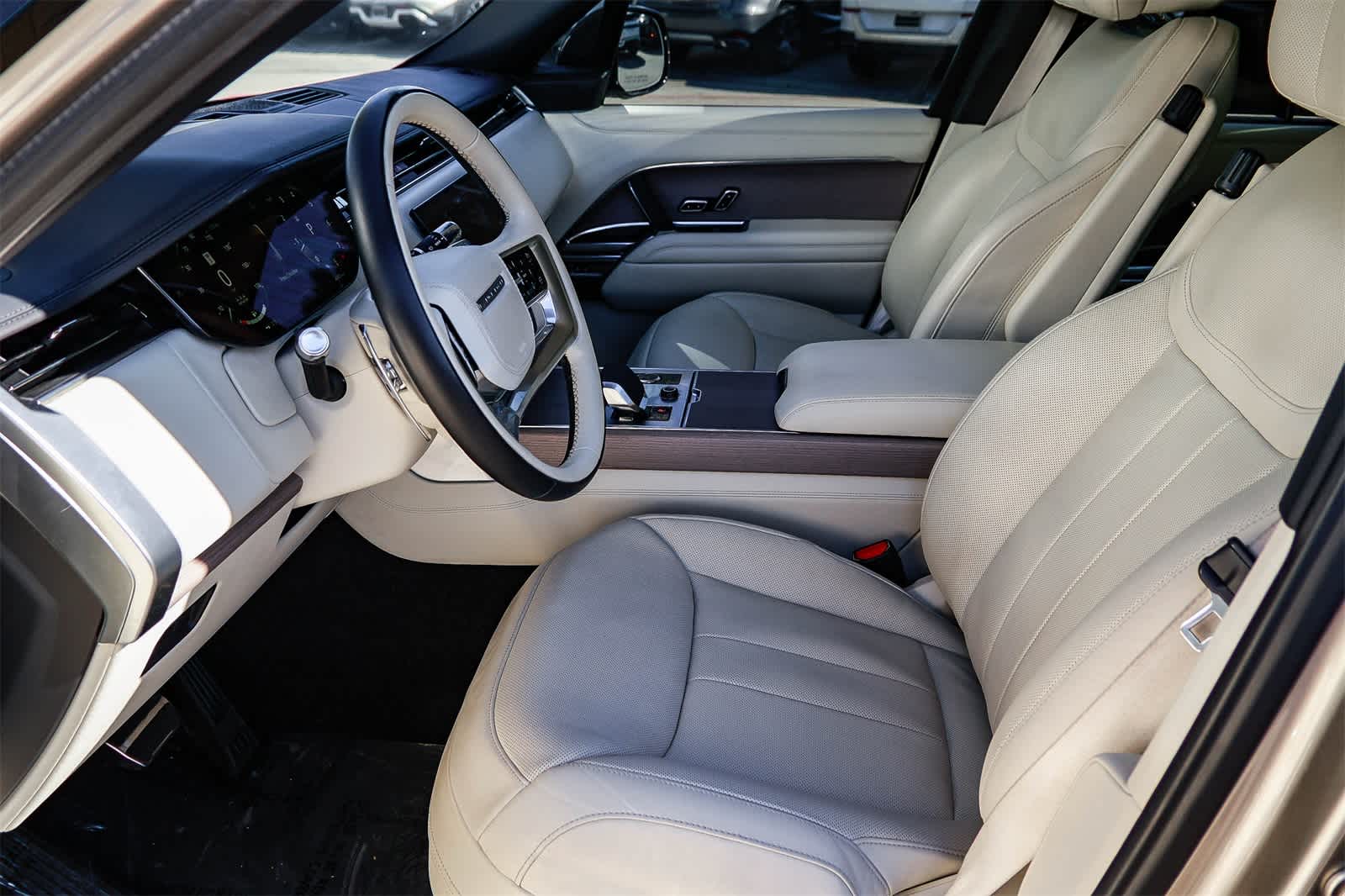 Thumbnail: 2022 Land Rover Range Rover - 22