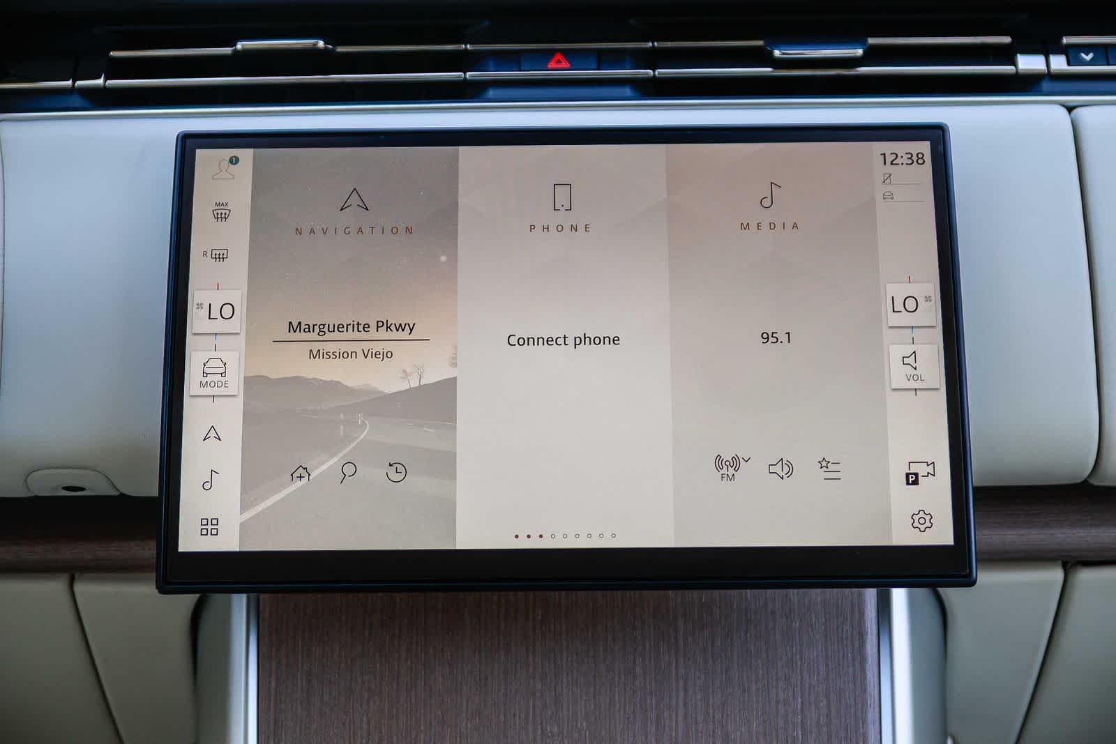 Thumbnail: 2026 Land Rover Range Rover - 14