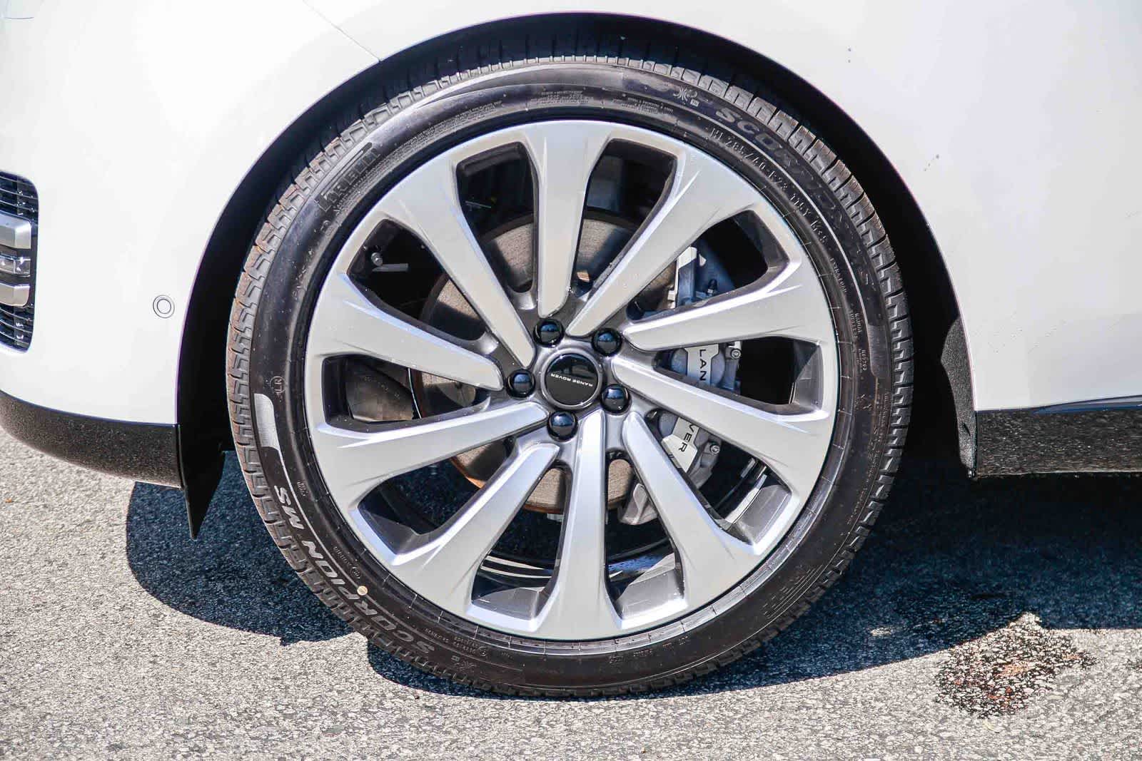 Thumbnail: 2026 Land Rover Range Rover - 9