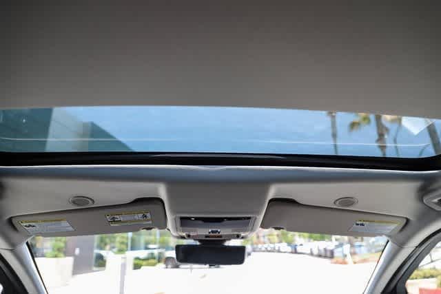 Thumbnail: 2024 Land Rover Discovery Sport - 15