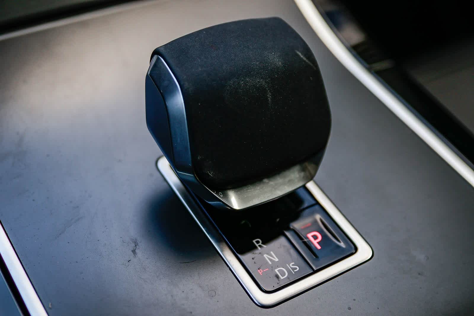 Thumbnail: 2025 Land Rover Range Rover Velar - 23